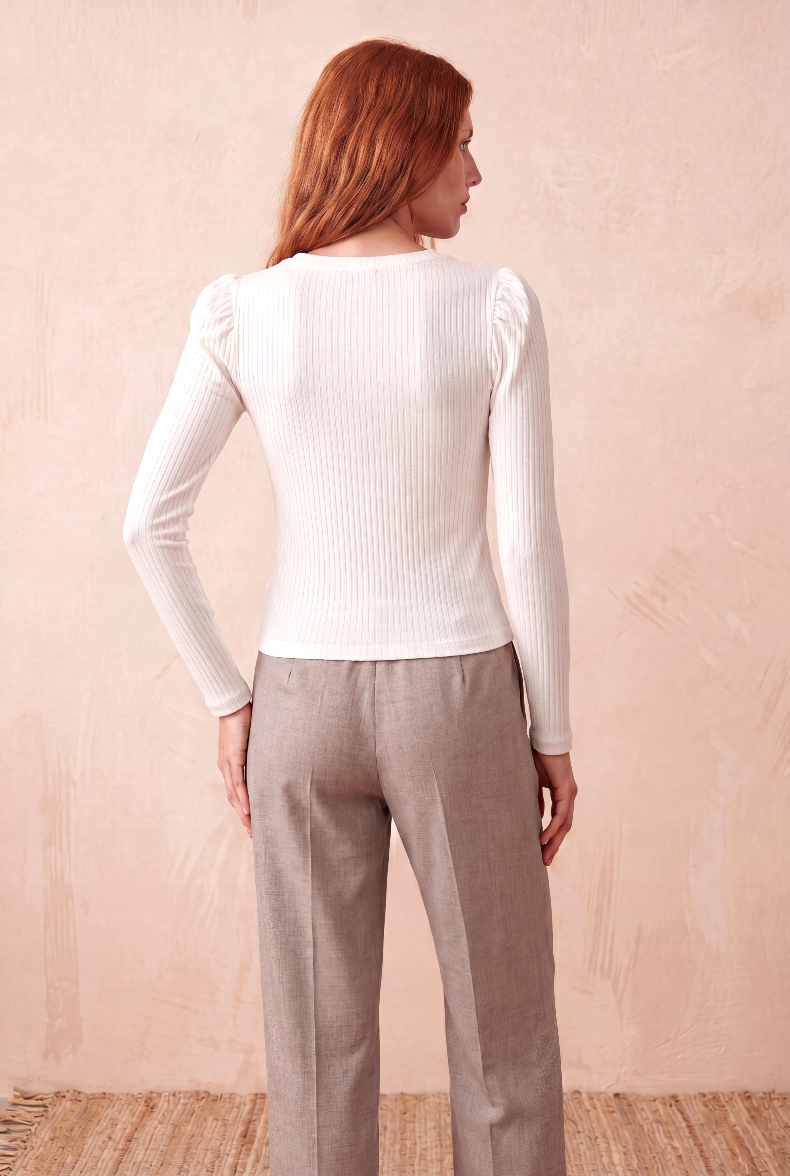 Kadın Beyaz Fitilli Kaşkorse Regular Fit V Yaka Uzun Kollu Düğmeli Crop Bluz KYARA
