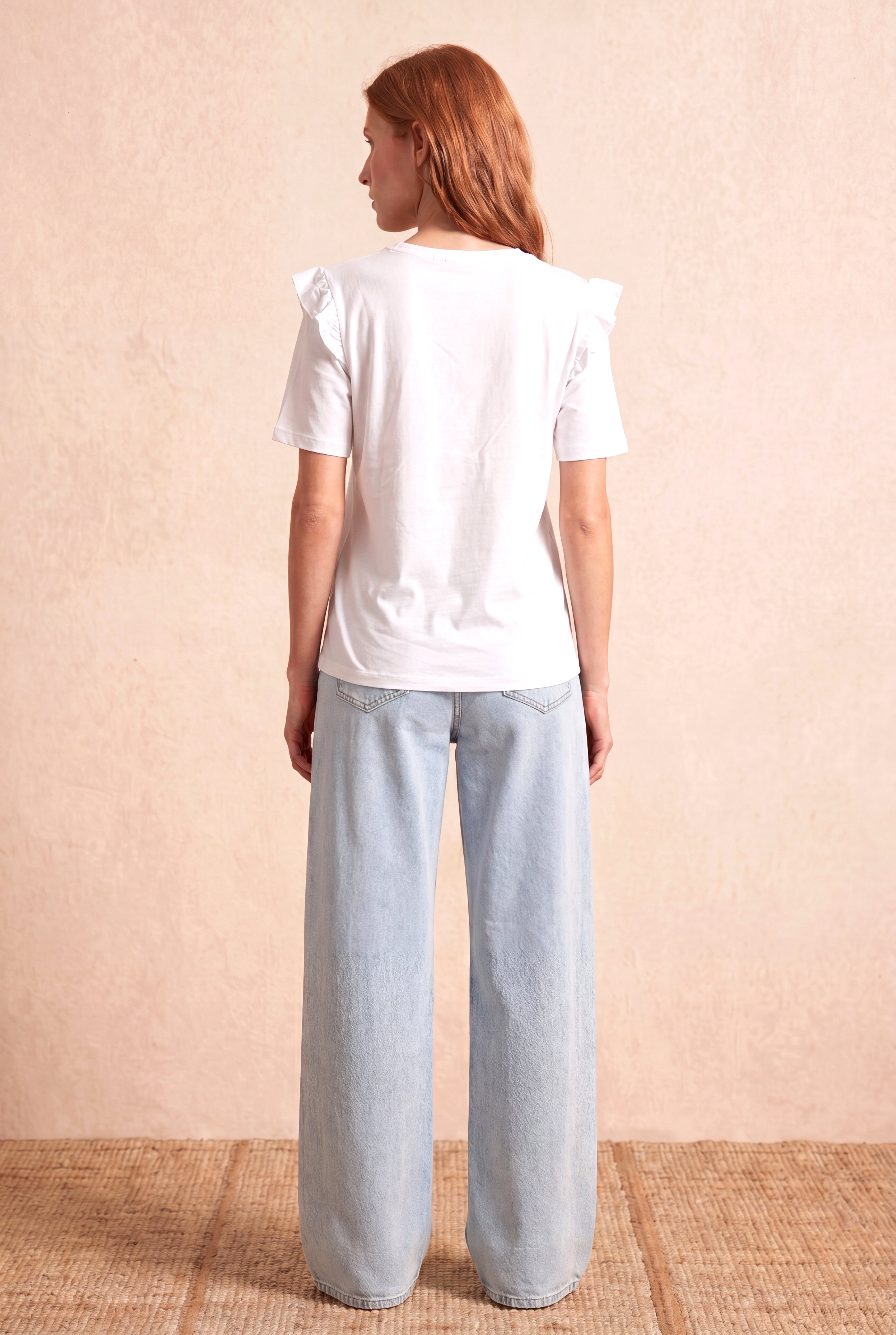 Kadın Beyaz %100 Pamuk Regular Fit Bisiklet Yaka Kısa Kollu Fırfır Omuz Detaylı T-Shirt TERESA