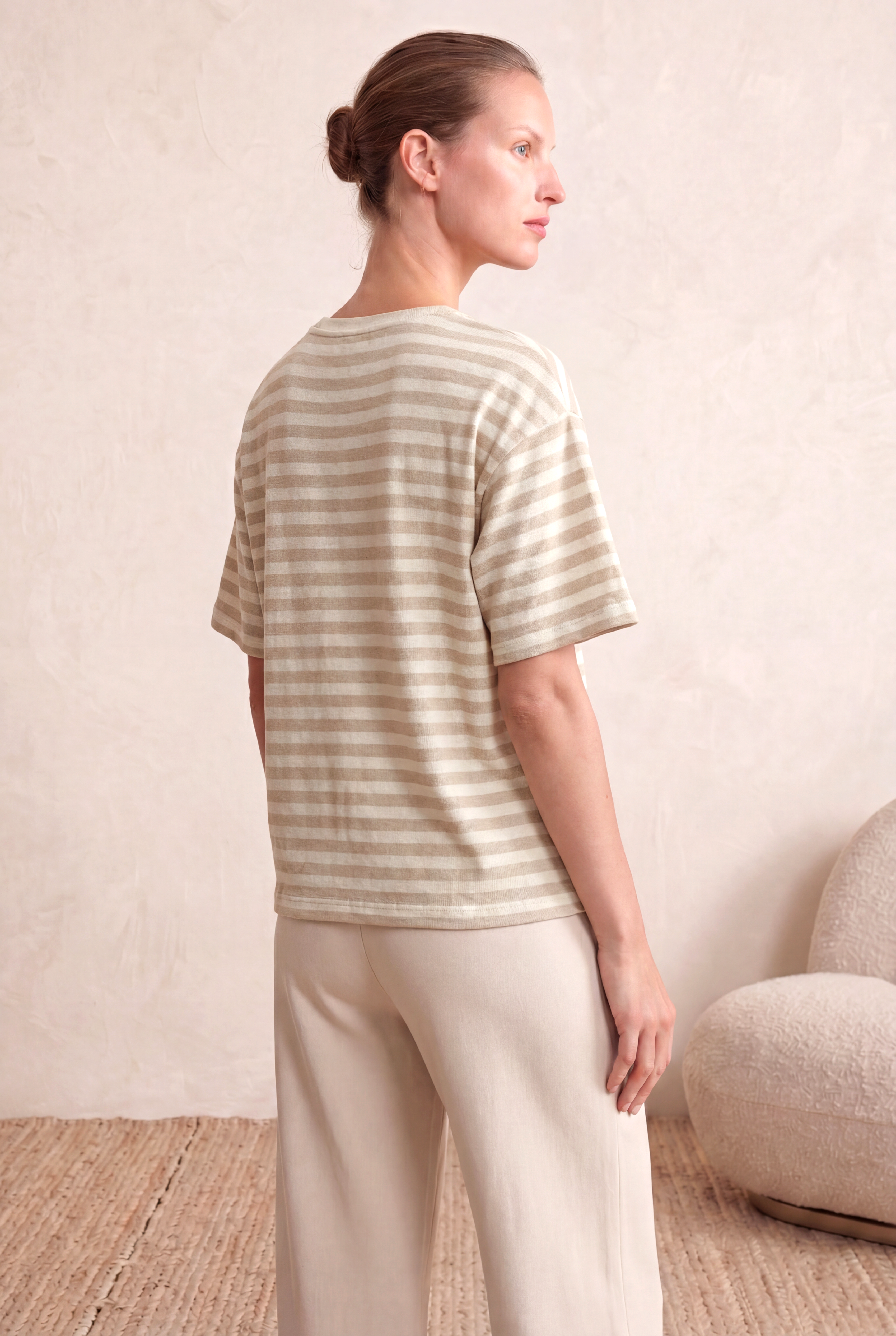 Kadın Ekru / Bej Çizgili %100 Pamuk Triko Görünümlü Oversize Fit Bisiklet Yaka Kısa Kollu Düşük Omuzlu T-Shirt BARBARA
