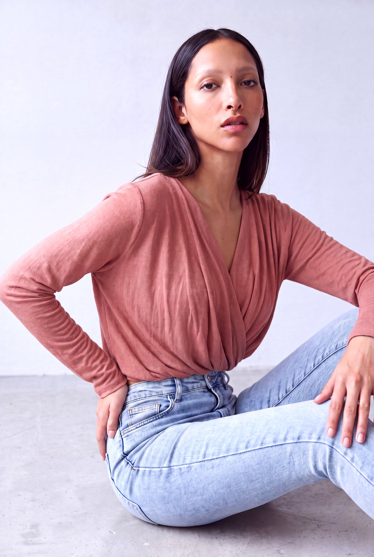 Gül Kurusu Melanj Kadın Gül Kurusu Melanj Viskon Karışımlı V Yaka Uzun Kollu Ön Dökümlü Drapeli Bluz WINNIE - Top - Westmark London EU(TR) Store Organik Pamuklu Sürdürülebilir Moda