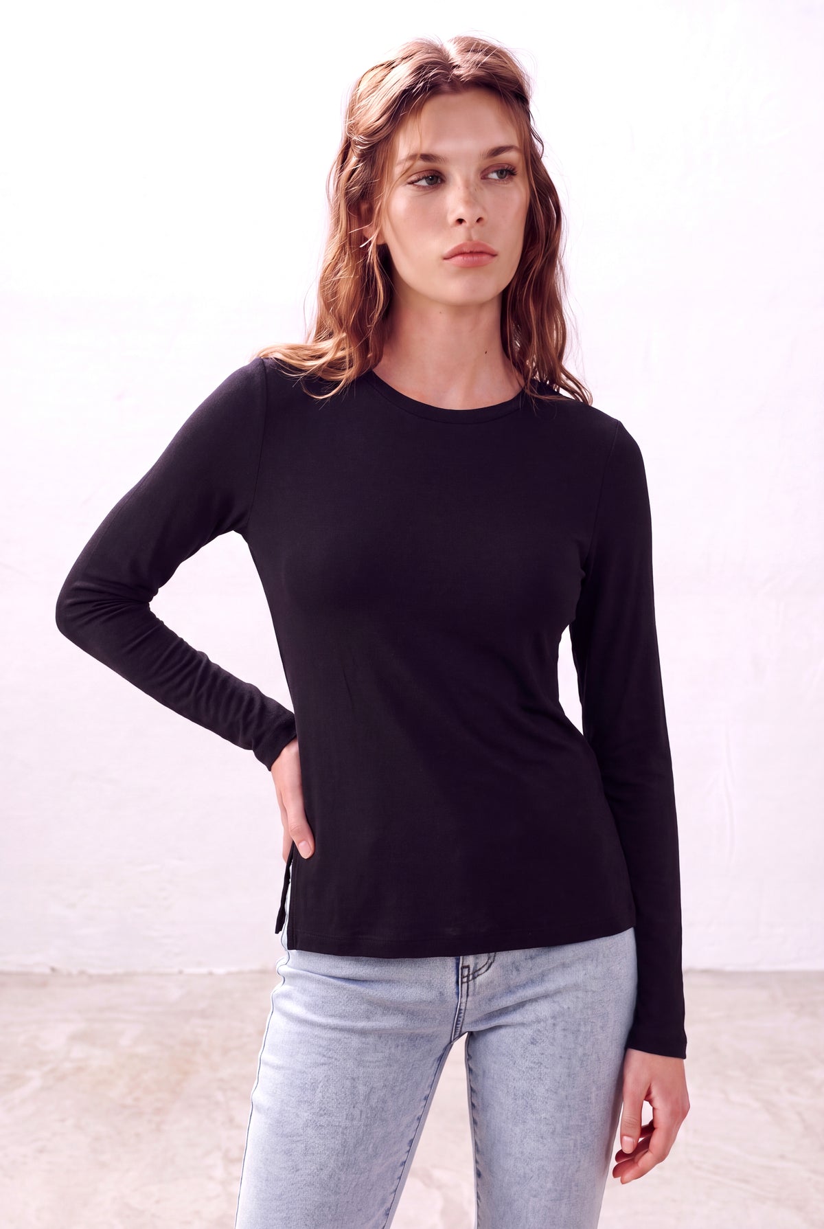 Siyah Kadın Siyah Viskon Karışımlı Bisiklet Yaka Uzun Kollu Yırtmaç Detaylı Bluz BONNIE - Top - Westmark London EU(TR) Store Organik Pamuklu Sürdürülebilir Moda