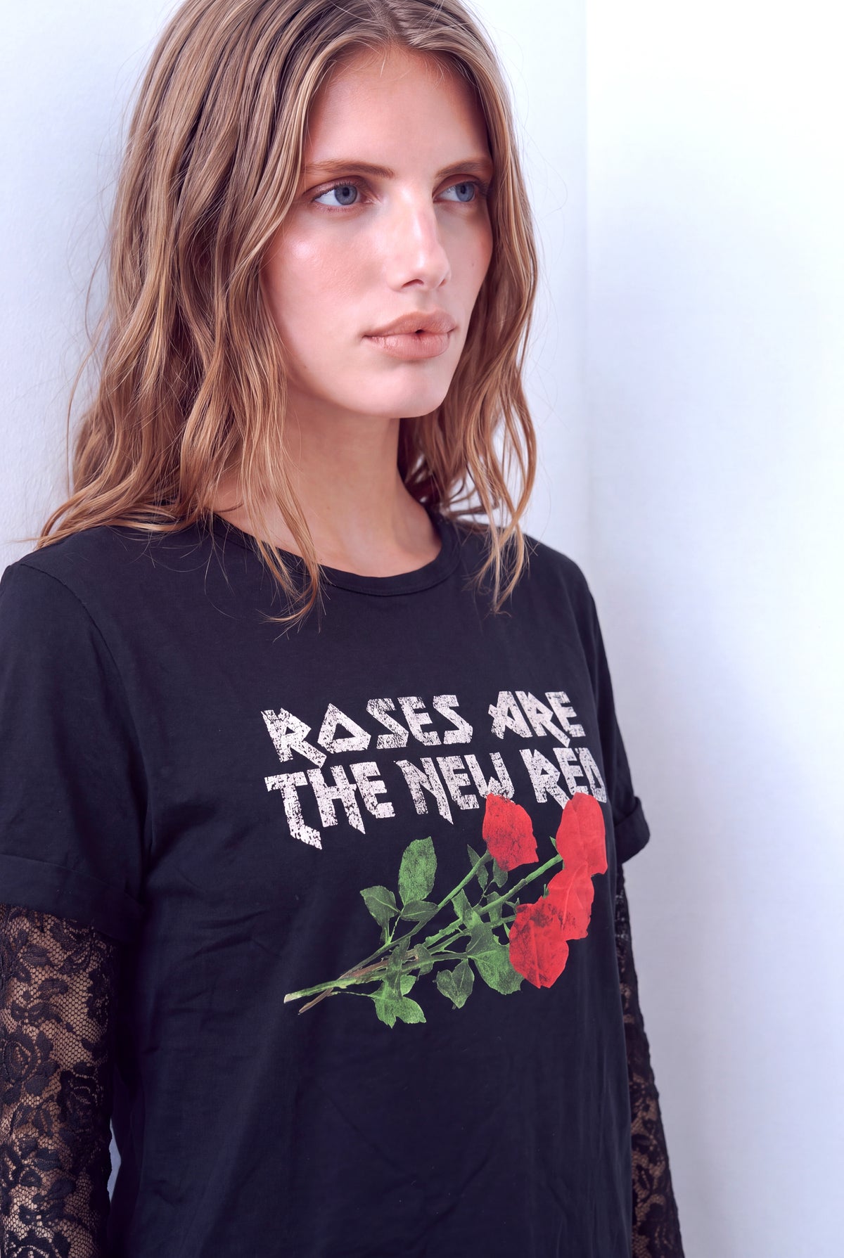 Siyah Kadın Siyah Pamuklu Bisiklet Yaka Dantel Kollu Gül Baskılı T-Shirt VANESSA - Top - Westmark London EU(TR) Store Organik Pamuklu Sürdürülebilir Moda