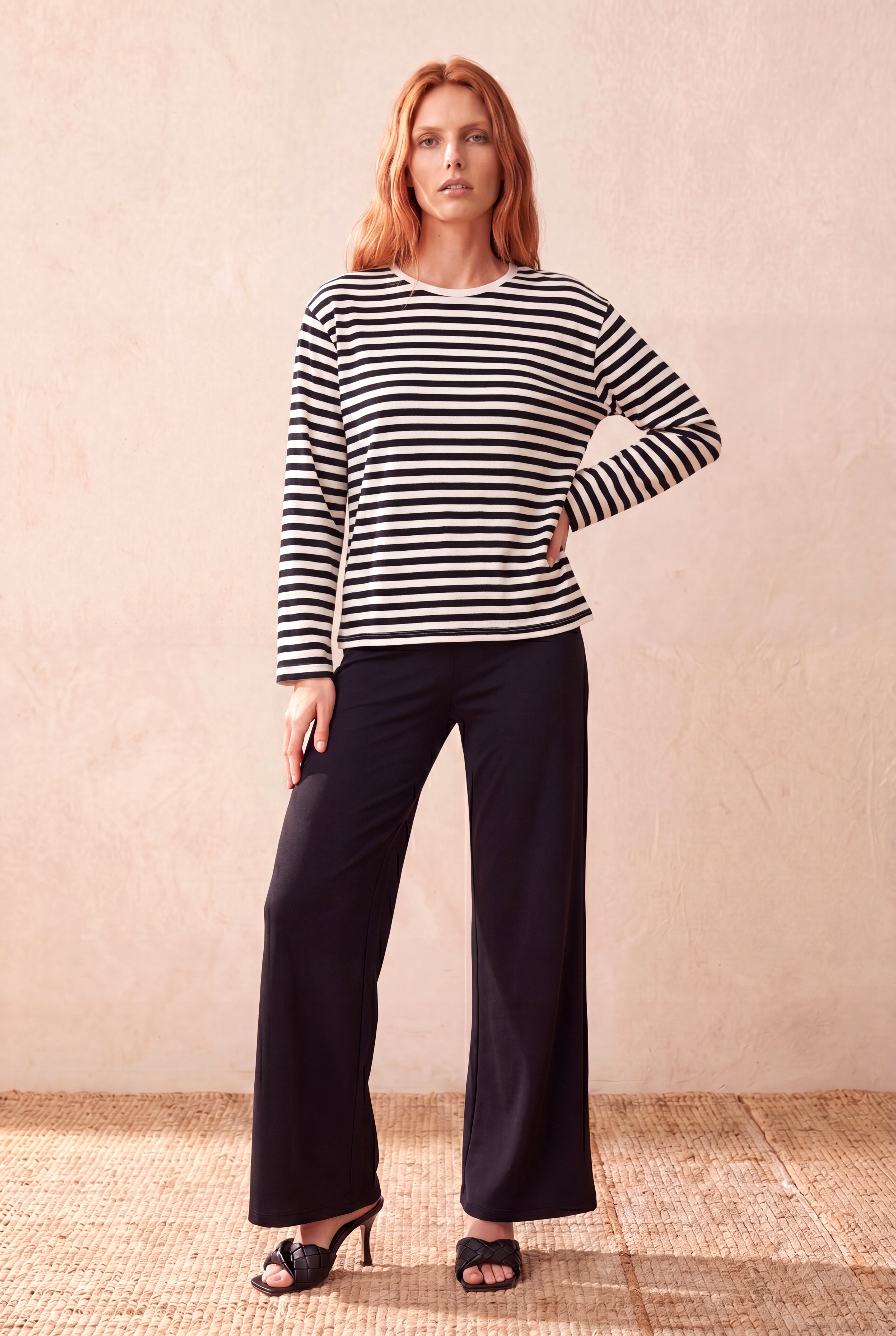 Kadın Ekru / Siyah Çizgili %100 Pamuk Triko Görünümlü Oversize Fit Bisiklet Yaka Uzun Kollu Düşük Omuzlu T-Shirt BARBARA