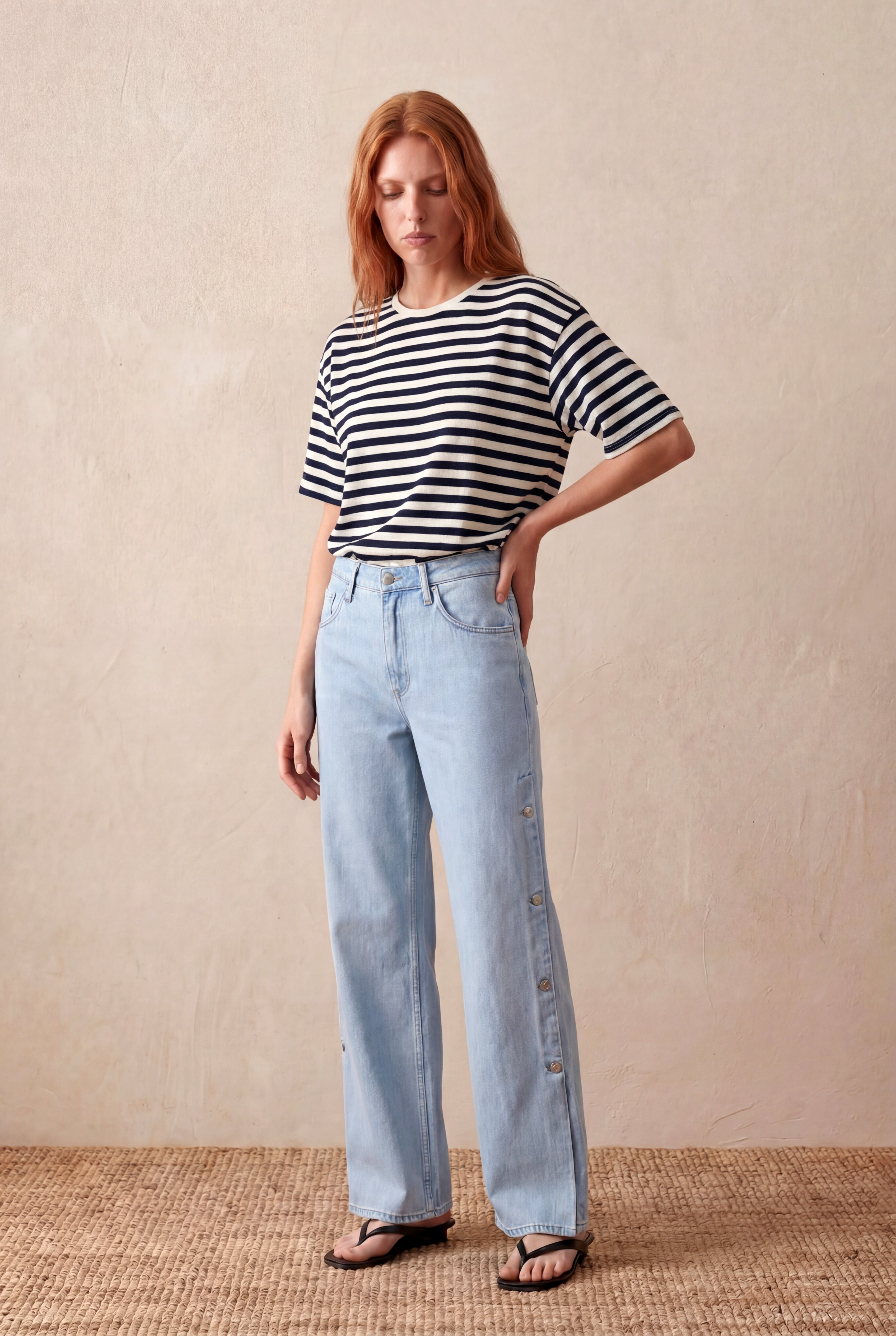 Kadın Ekru / Lacivert Çizgili %100 Pamuk Triko Görünümlü Oversize Fit Bisiklet Yaka Kısa Kollu Düşük Omuzlu T-Shirt BARBARA