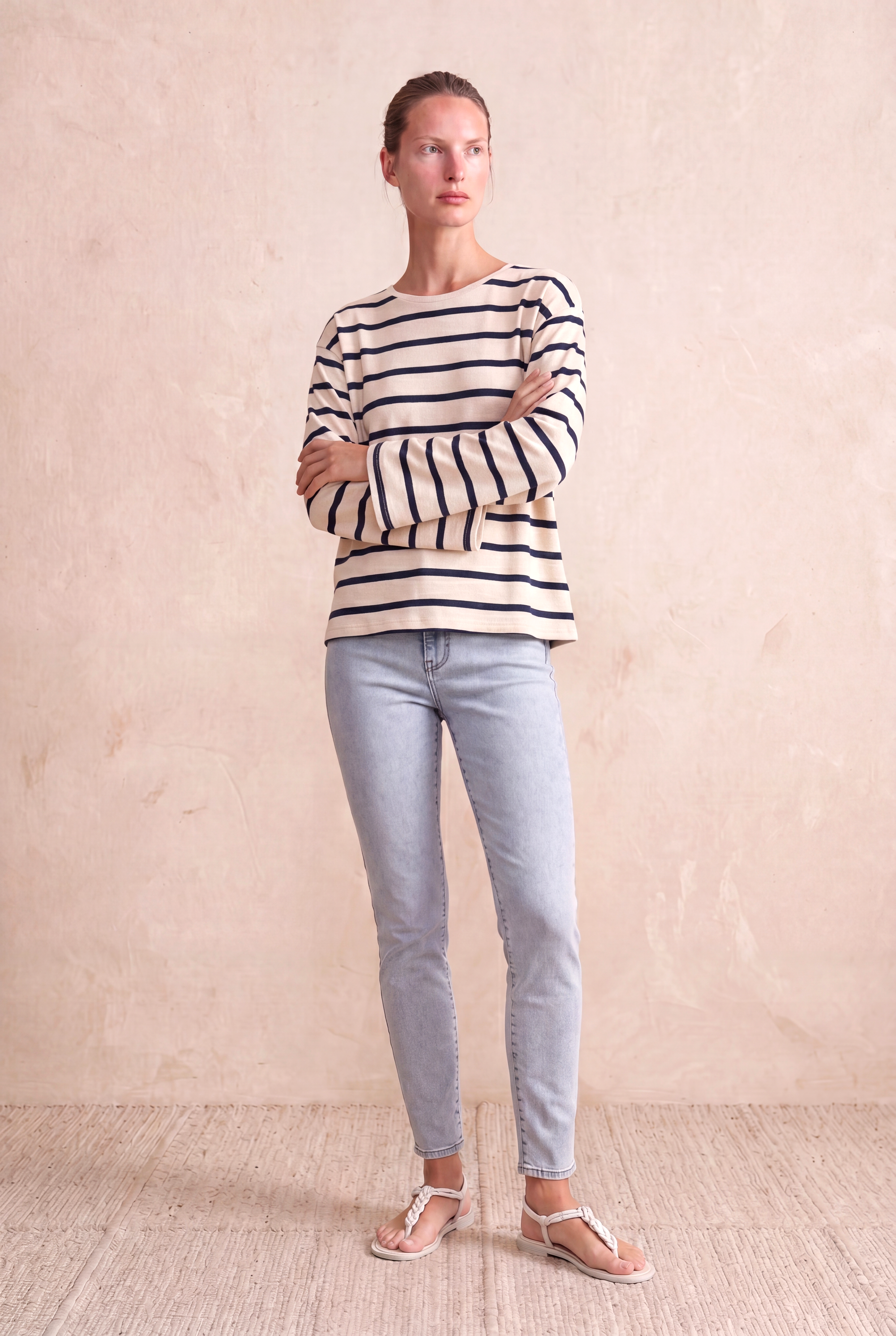 Kadın Ekru / Lacivert Çizgili %100 Pamuk Triko Görünümlü Oversize Fit Bisiklet Yaka Uzun Kollu Düşük Omuzlu T-Shirt BARBARA