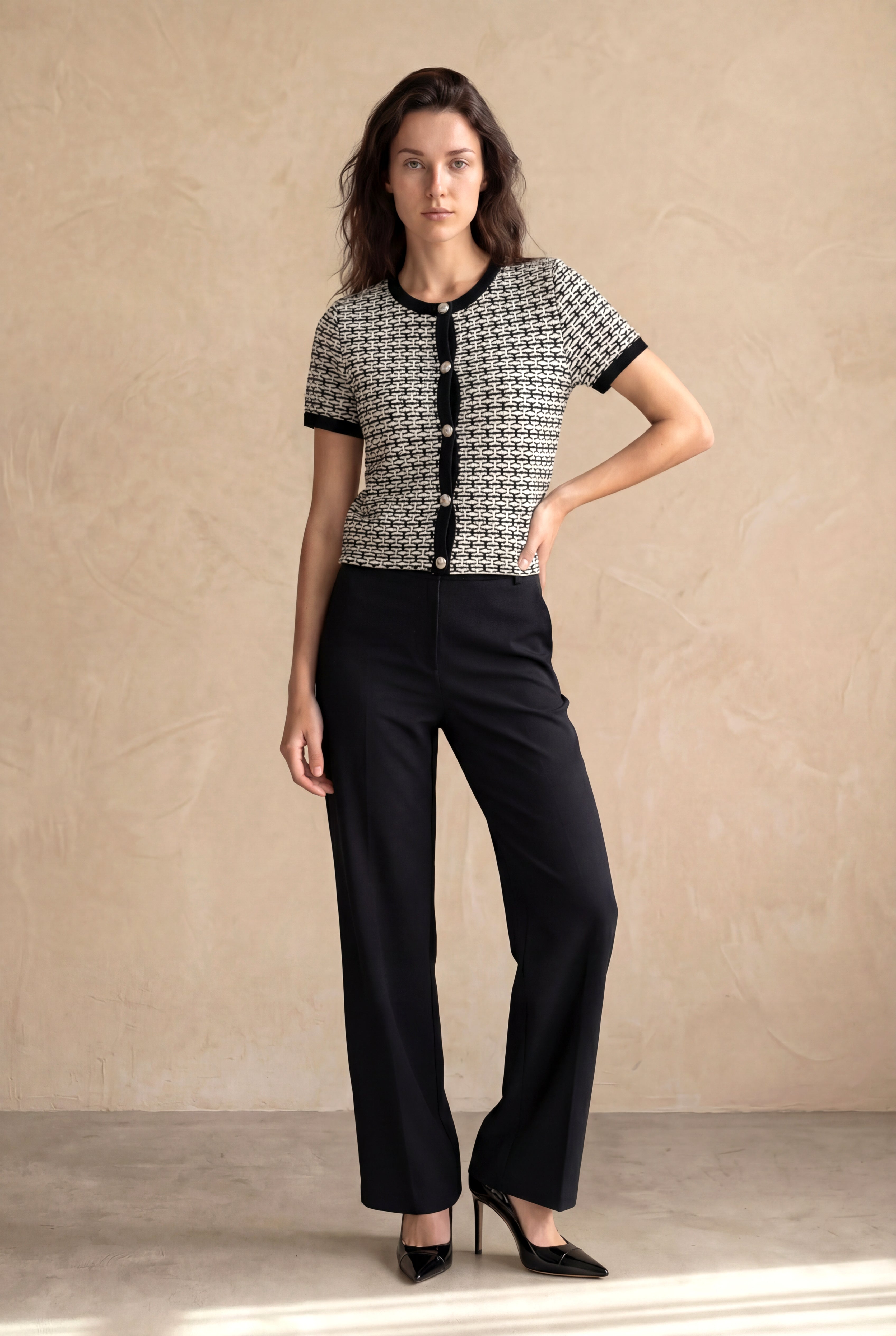 Kadın Regular Fit Bisiklet Yaka 5 Pamuk / 4 Polyester Kısa Kol Siyah / Ekru Düğmeli Kazak CARLA