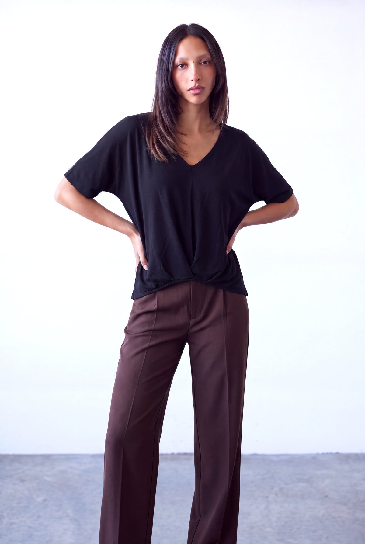 Siyah Kadın Siyah Süprem Dökümlü V Yaka 2/4 Kol Önü Büzgülü Bluz TEGAN - Top - Westmark London EU(TR) Store Organik Pamuklu Sürdürülebilir Moda