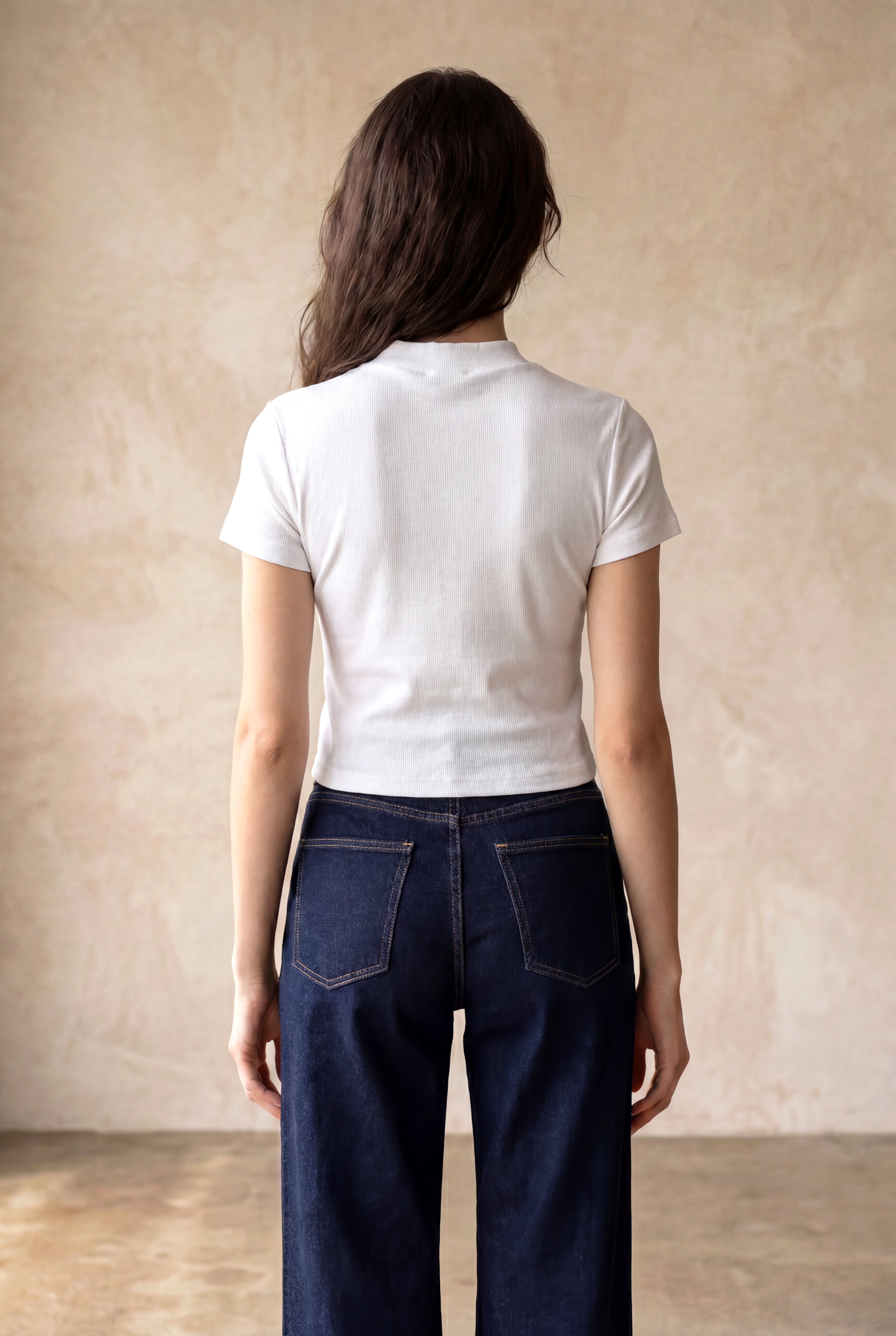 Kadın Regular Fit V-Yaka Pamuk / Elastan Kısa Kol Ekru Düğüm Detaylı T-Shirt SESSA - Top - Westmark London EU(TR) Store Organik Pamuklu Sürdürülebilir Moda