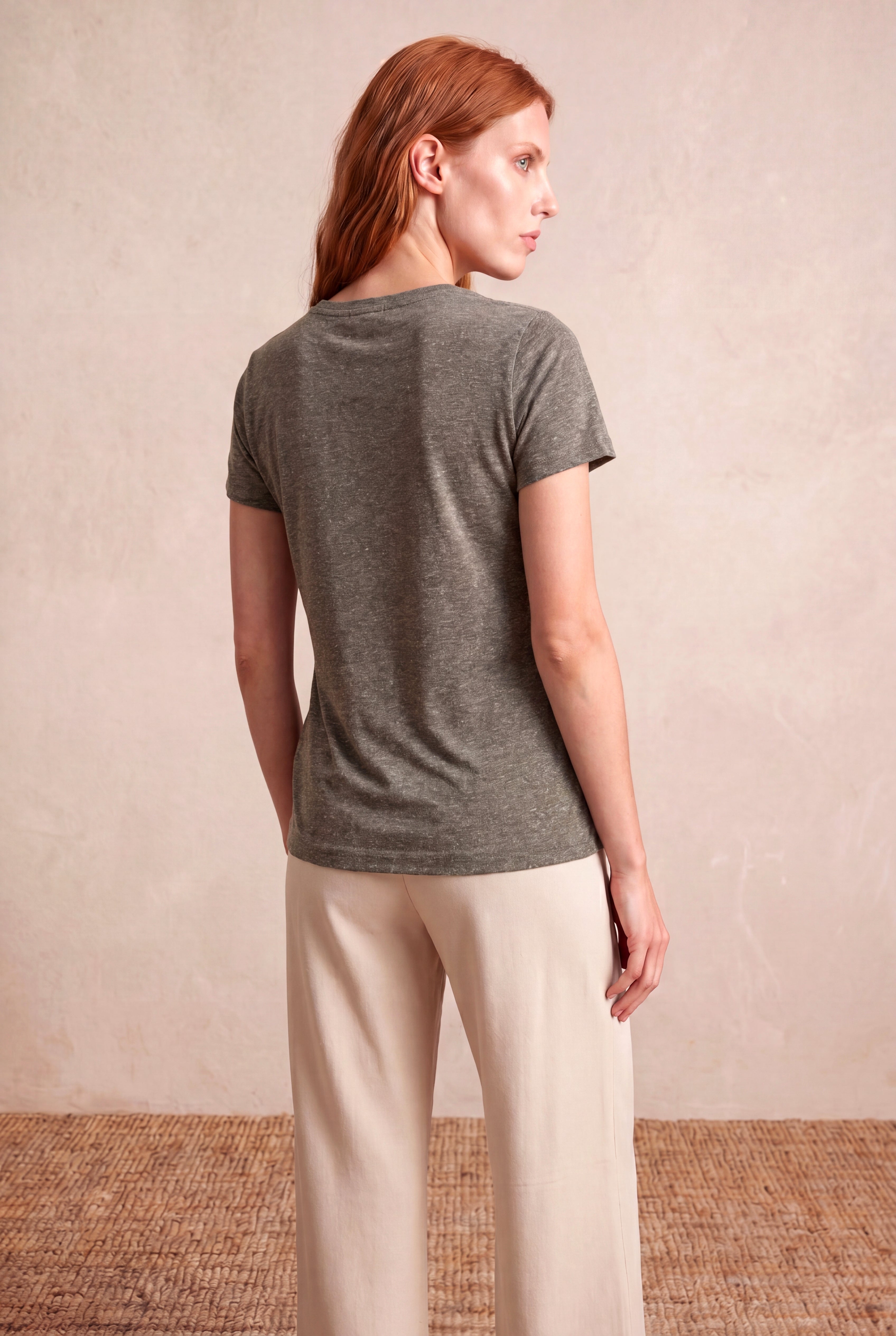 Kadın Haki Kırçıllı Kumaş Regular Fit Bisiklet Yaka Kısa Kollu Gold Yaprak Baskılı T-Shirt SIMONE