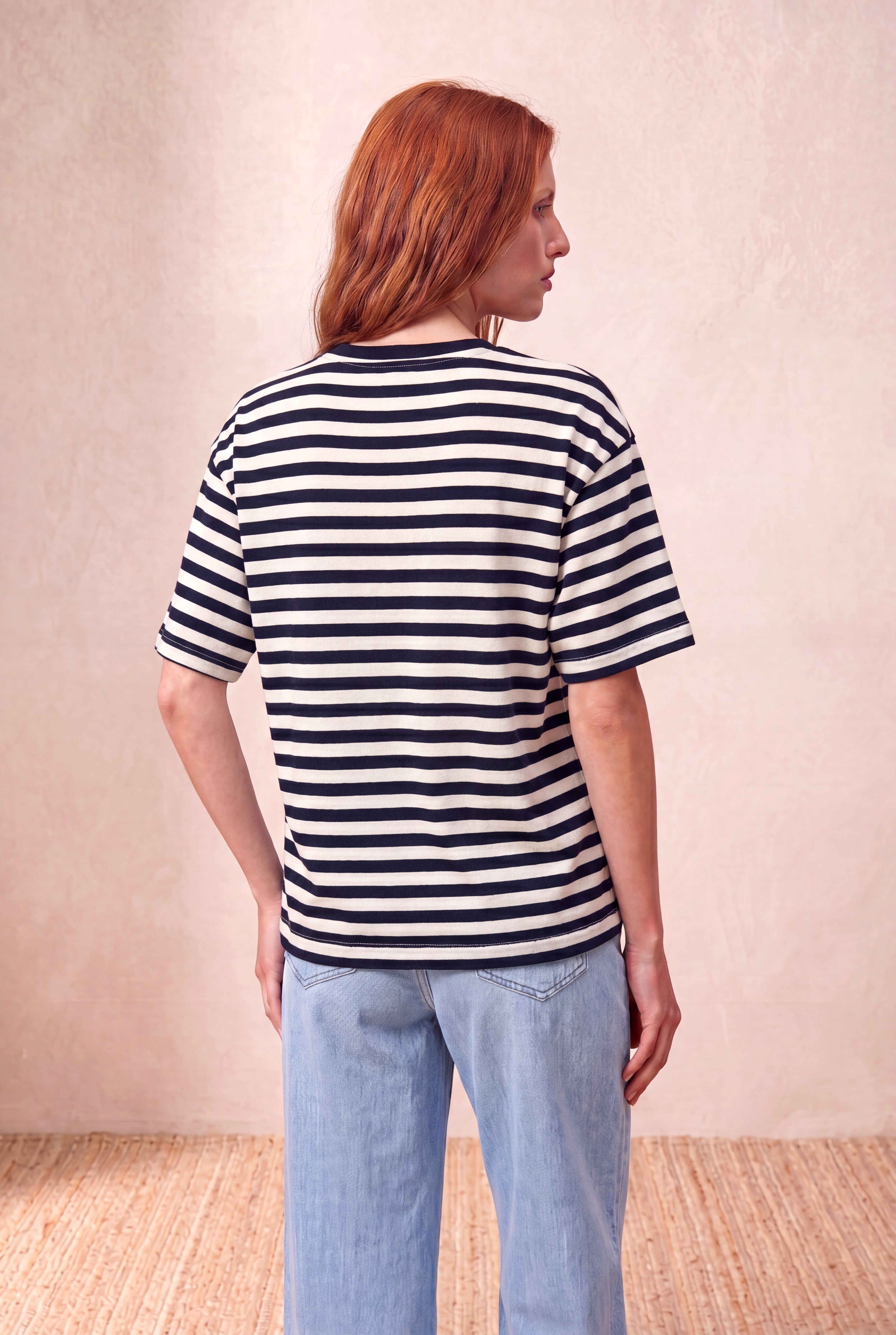 Kadın Ekru / Lacivert Çizgili %100 Pamuk Triko Görünümlü Oversize Fit Bisiklet Yaka Kısa Kollu Düşük Omuzlu T-Shirt BARBARA