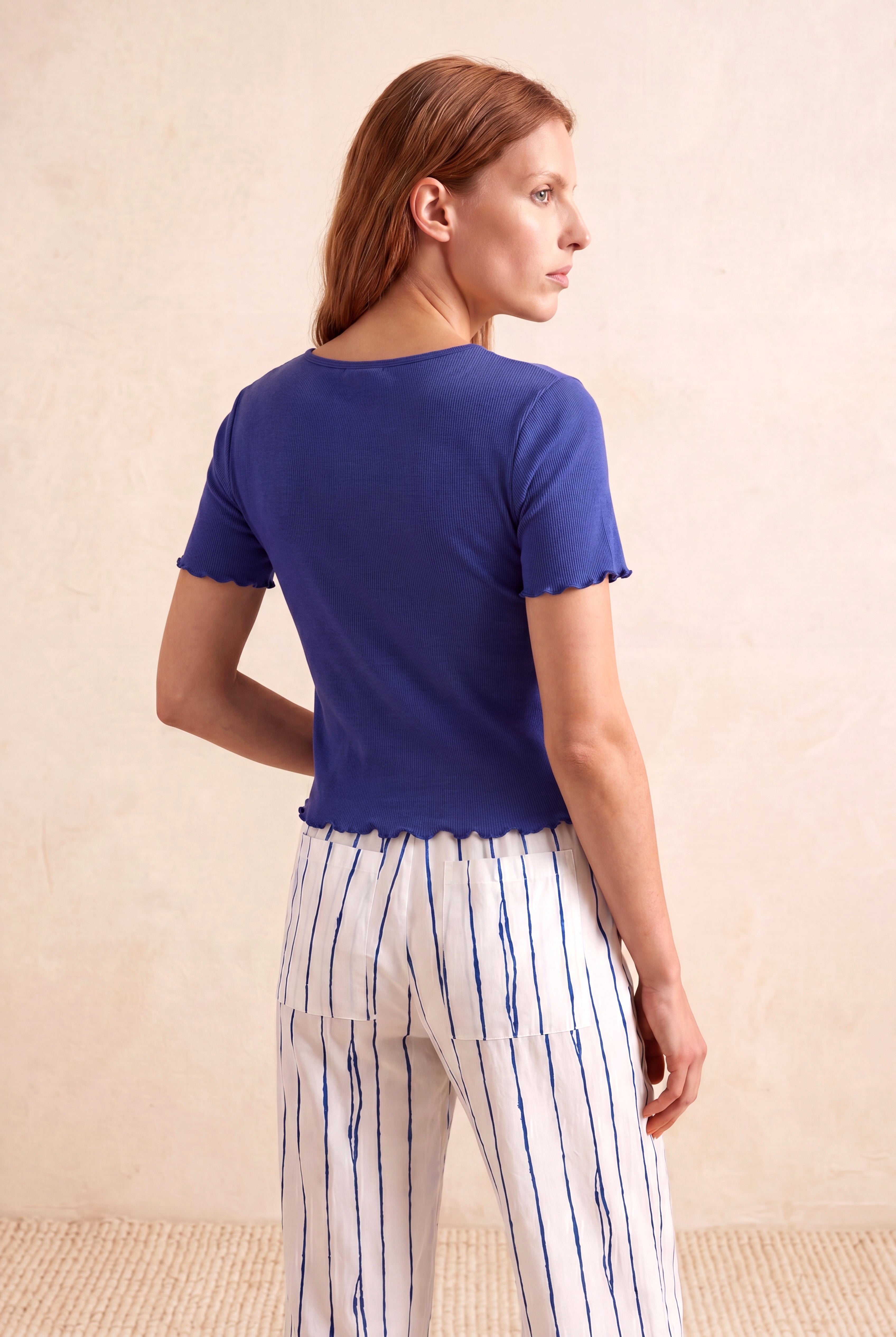 Kadın Mavi %95 Pamuk / %5 Elastan Fitilli Kaşkorse Regular Fit Kare Yaka Kısa Kollu Baby Overlock Detaylı T-Shirt SUZY