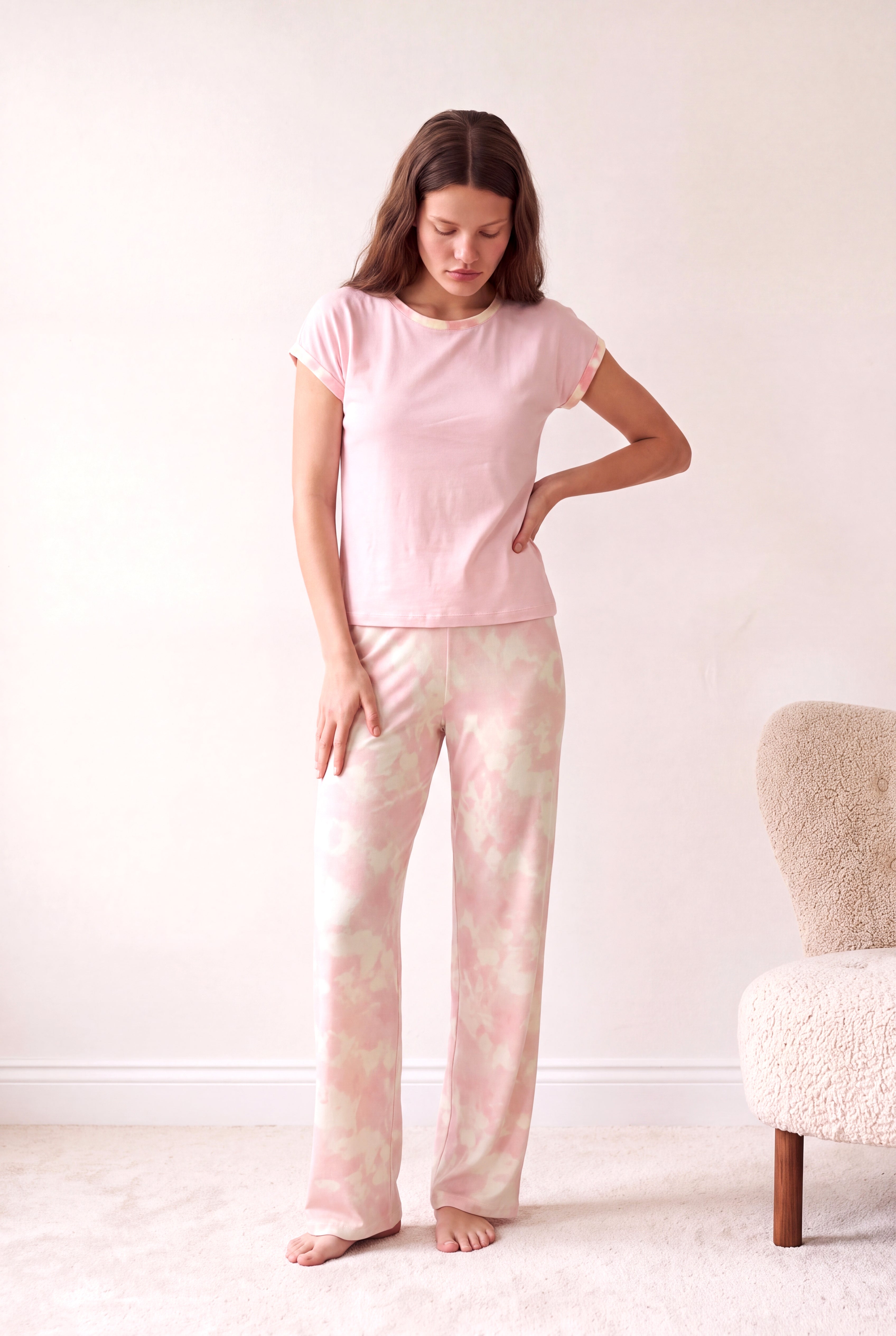 Kadın Pamuklu Pembe Batik Desenli Kısa Kollu Bisiklet Yaka Desenli Biye Detaylı Uzun Altlı Pijama Takım PJLOU