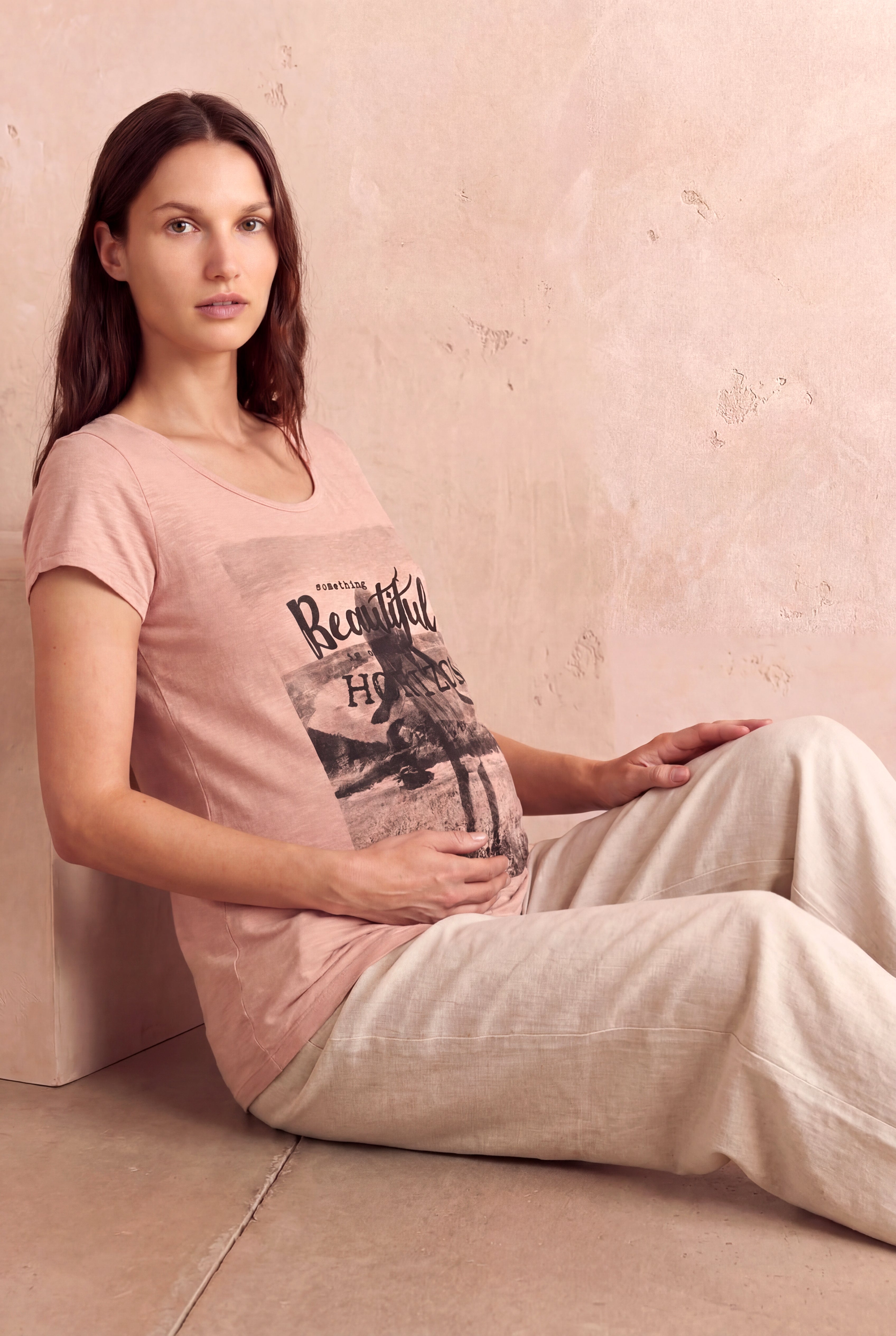 Hamile Flamlı Pamuklu Somon Kısa Kollu Geniş Yaka Baskılı T-Shirt AMELIA