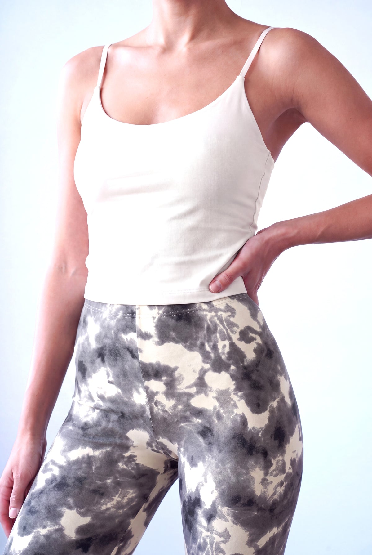 Siyah/Beyaz Kadın Siyah/Beyaz Pamuklu Yüksek Bel Batik Desenli Tayt MAYA - Leggings - Westmark London EU(TR) Store Organik Pamuklu Sürdürülebilir Moda