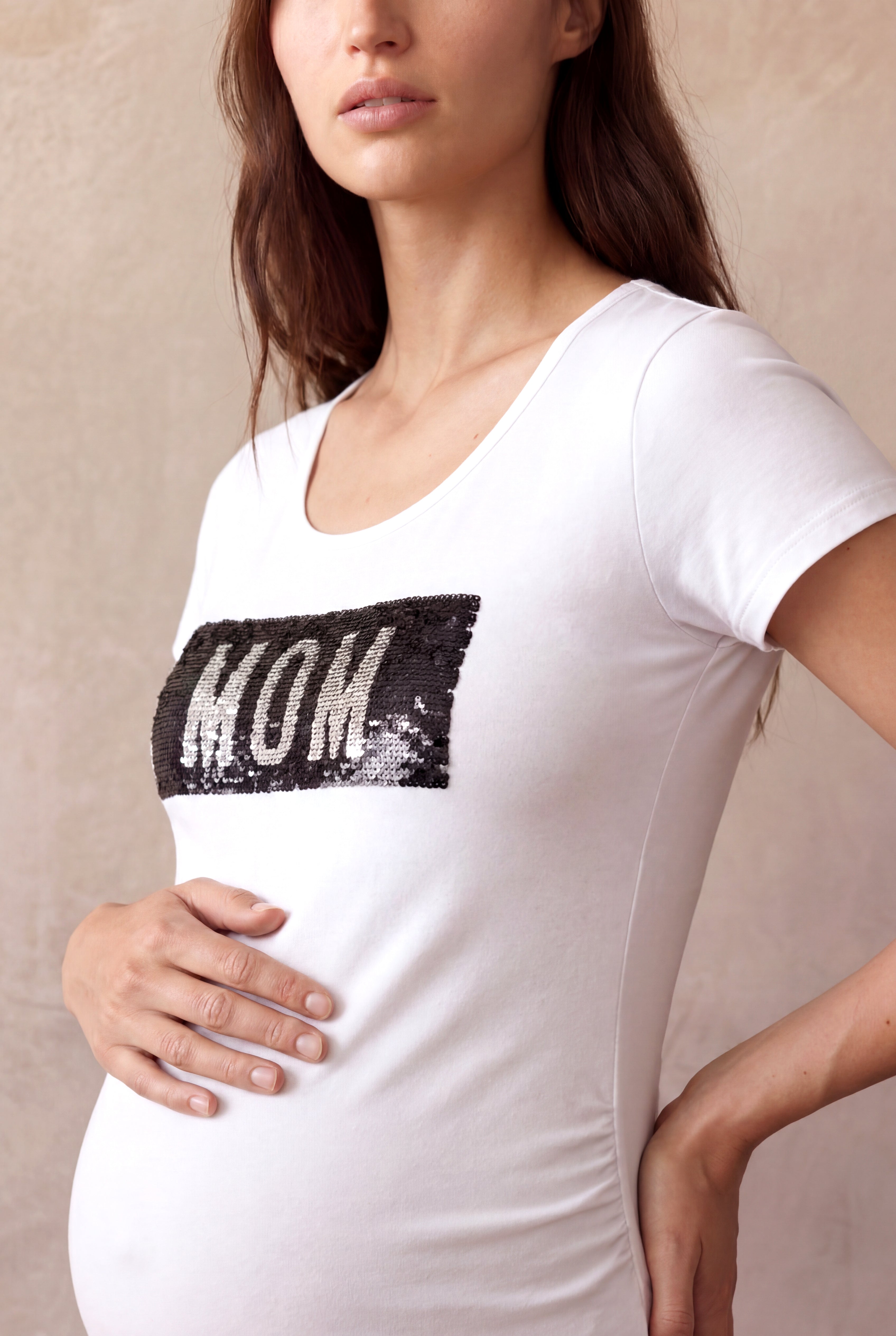 Hamile Beyaz Pamuklu Bisiklet Yaka Kısa Kollu Payetli Yazı Detaylı T-Shirt MARCELINE