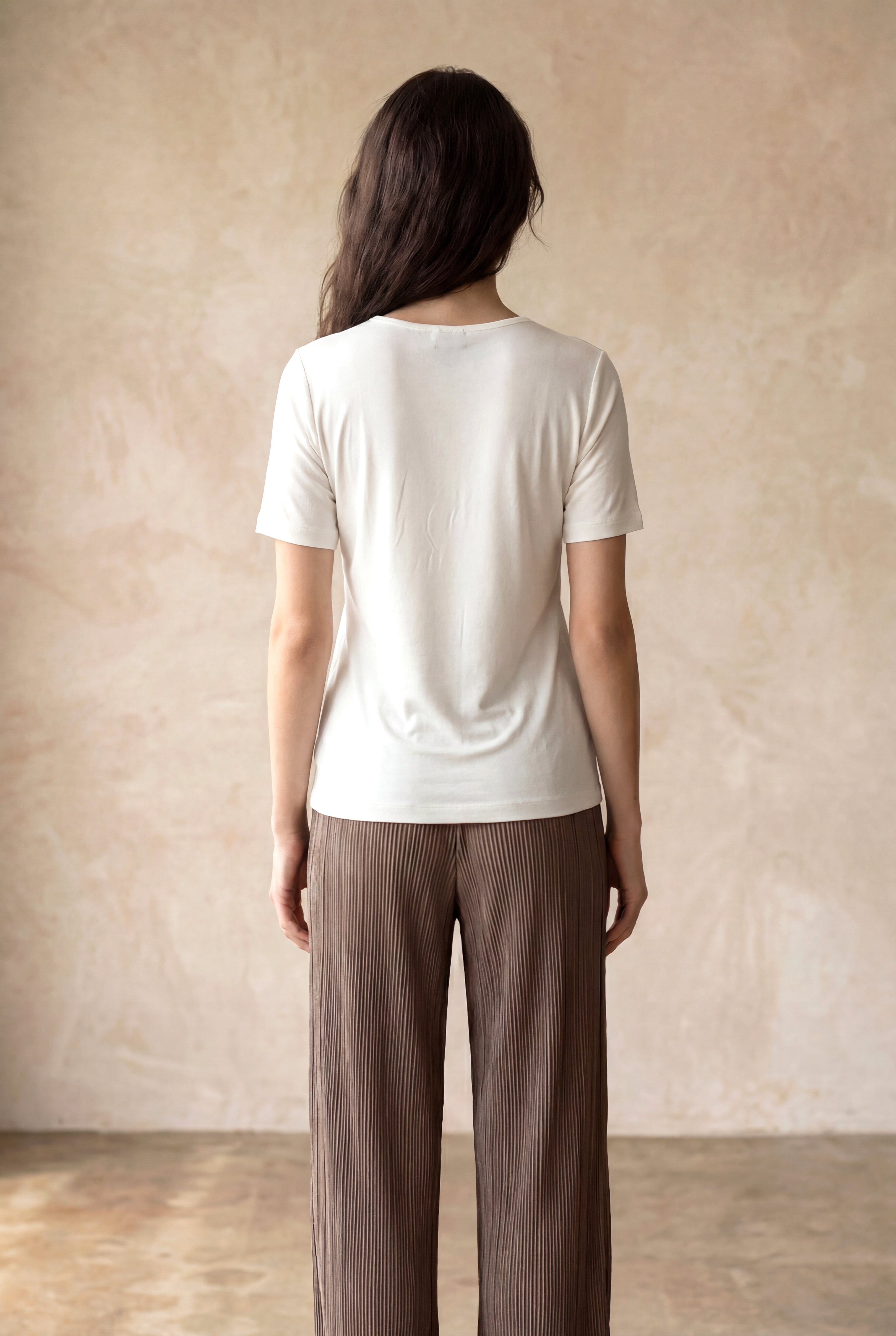 Kadın Regular Fit V-Yaka Pamuk / Elastan Kısa Kol Ekru Düğüm Detaylı T-Shirt SIENA - Top - Westmark London EU(TR) Store Organik Pamuklu Sürdürülebilir Moda