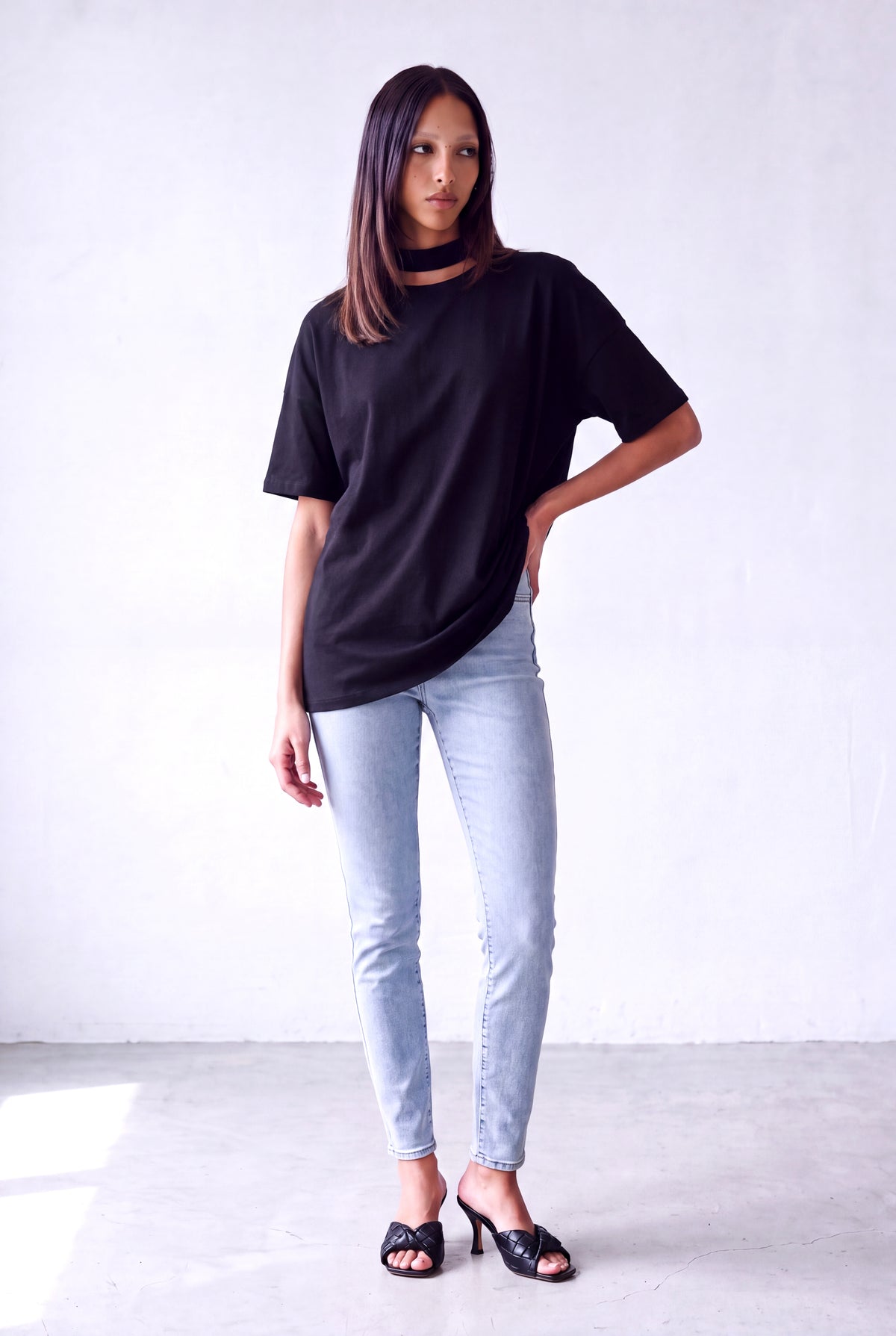 Siyah Kadın Siyah Pamuklu Choker Yaka Kısa Kollu T-Shirt JANET - Top - Westmark London EU(TR) Store Organik Pamuklu Sürdürülebilir Moda
