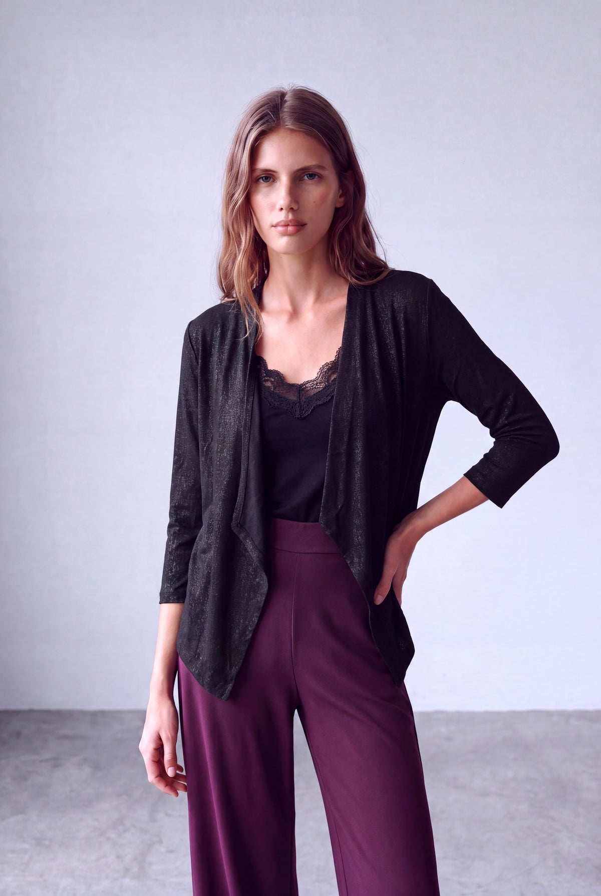 Parıltılı Siyah Kadın Parıltılı Siyah Viskon V Yaka 3/4 Kol Önü Asimetrik Kesim Dökümlü Kısa Hırka STACEY - Cardigan - Westmark London EU(TR) Store Organik Pamuklu Sürdürülebilir Moda