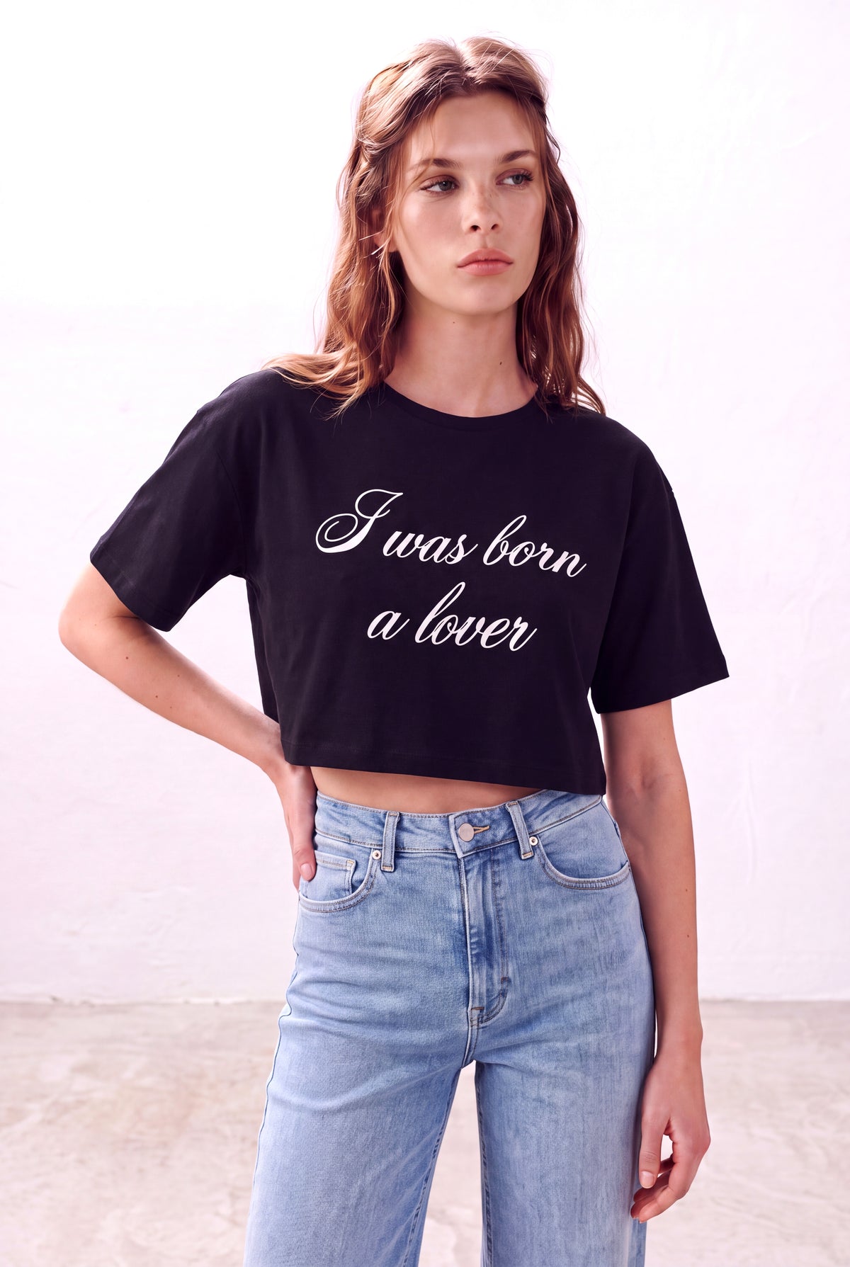Siyah Kadın Siyah %100 Pamuk İnterlok Bisiklet Yaka 2/4 Kol Düşük Omuzlu Baskılı Crop T-Shirt IONA - Top - Westmark London EU(TR) Store Organik Pamuklu Sürdürülebilir Moda