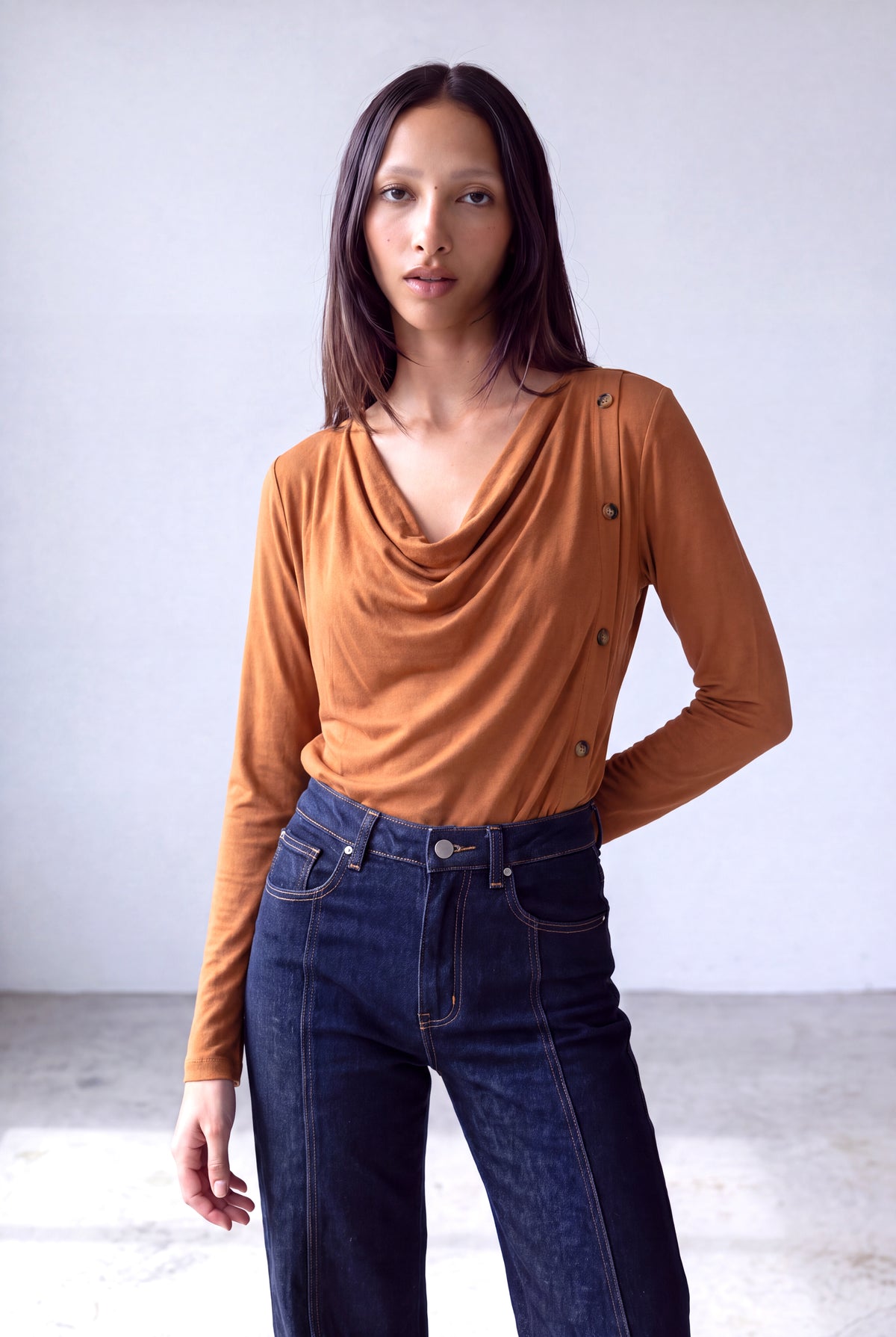 Açık Kahve Kadın Açık Kahve Viskon Dökümlü Degaje Yaka Uzun Kollu Düğme Detaylı Bluz FELICIA - Top - Westmark London EU(TR) Store Organik Pamuklu Sürdürülebilir Moda
