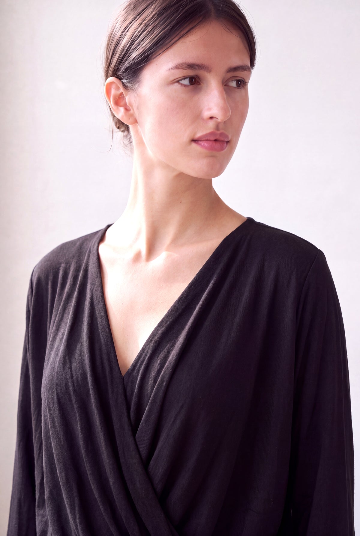 Siyah Kadın Siyah Viskon Karışımlı V Yaka Uzun Kollu Ön Dökümlü Drapeli Bluz WINNIE - Top - Westmark London EU(TR) Store Organik Pamuklu Sürdürülebilir Moda