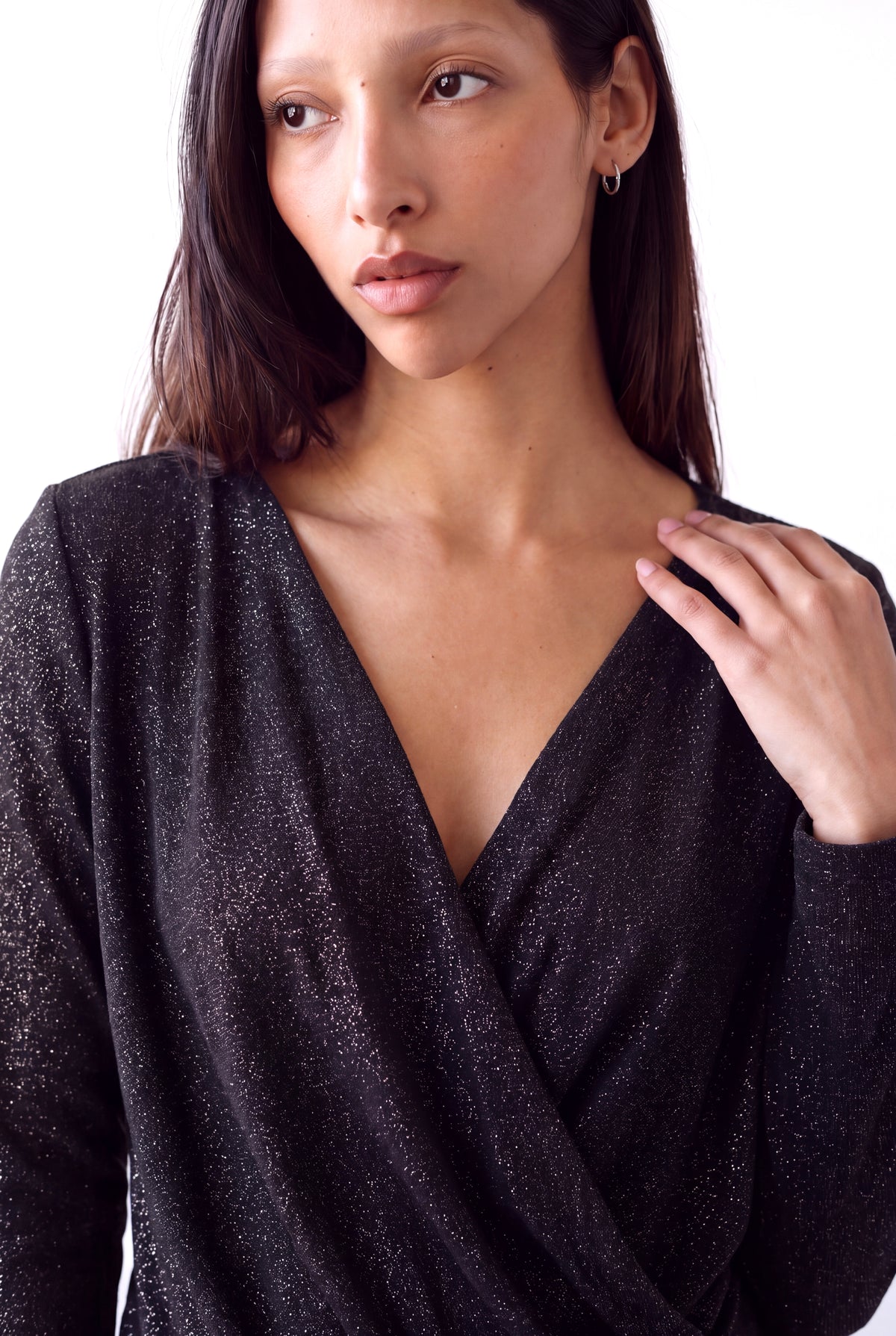 Siyah/Gri Simli Kadın Siyah/Gri Simli Viskon Karışımlı Kruvaze V Yaka Uzun Kollu Ön Dökümlü Drapeli Bluz ANGELA - Top - Westmark London EU(TR) Store Organik Pamuklu Sürdürülebilir Moda