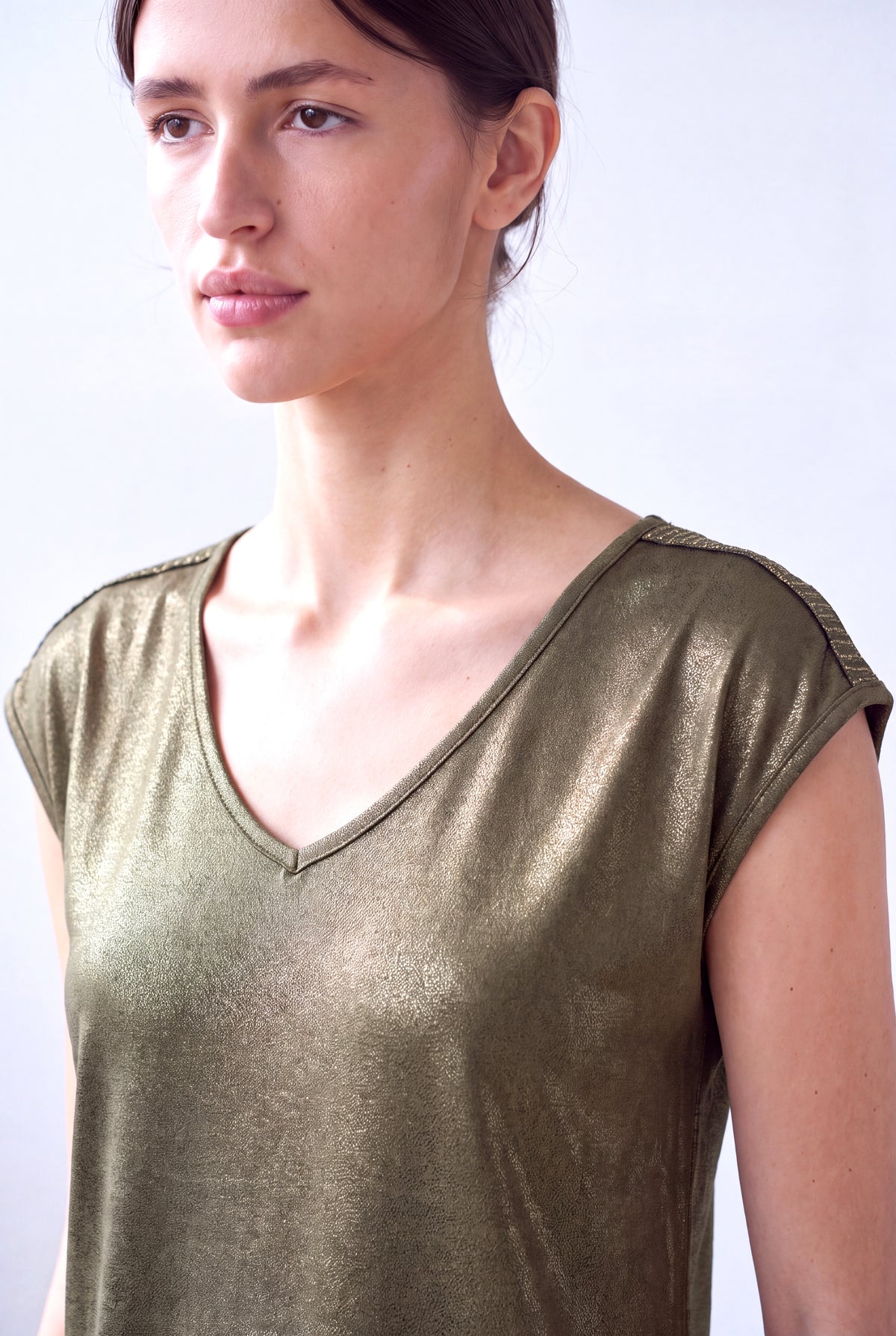 Parlak Koyu Yeşil Kadın Parlak Koyu Yeşil Modal Karışımlı V Yaka Kısa Kol Omuz Taş Detaylı Bluz SHAUNA - Top - Westmark London EU(TR) Store Organik Pamuklu Sürdürülebilir Moda