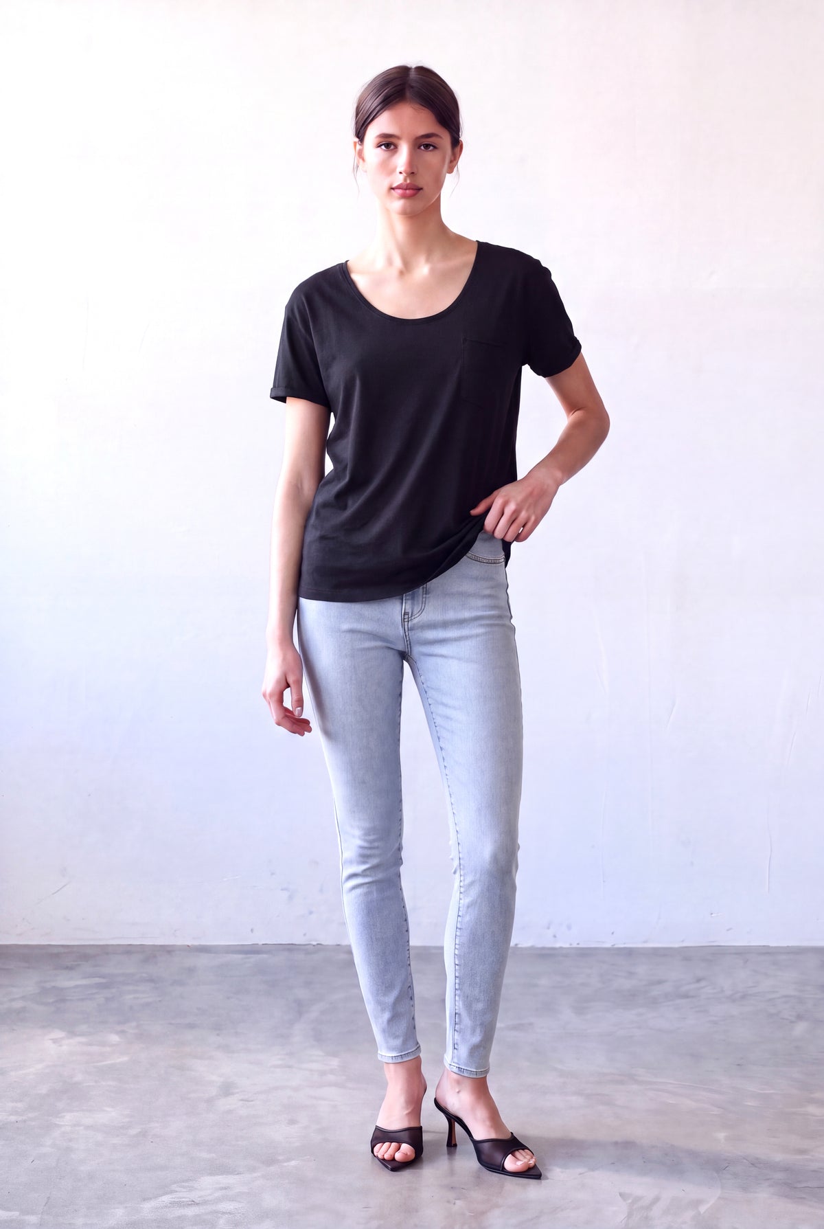 Siyah Yıkamalı Kadın Siyah Yıkamalı Pamuklu Bisiklet Yaka Kısa Kollu Cep Detaylı T-Shirt DAVINA - Top - Westmark London EU(TR) Store Organik Pamuklu Sürdürülebilir Moda
