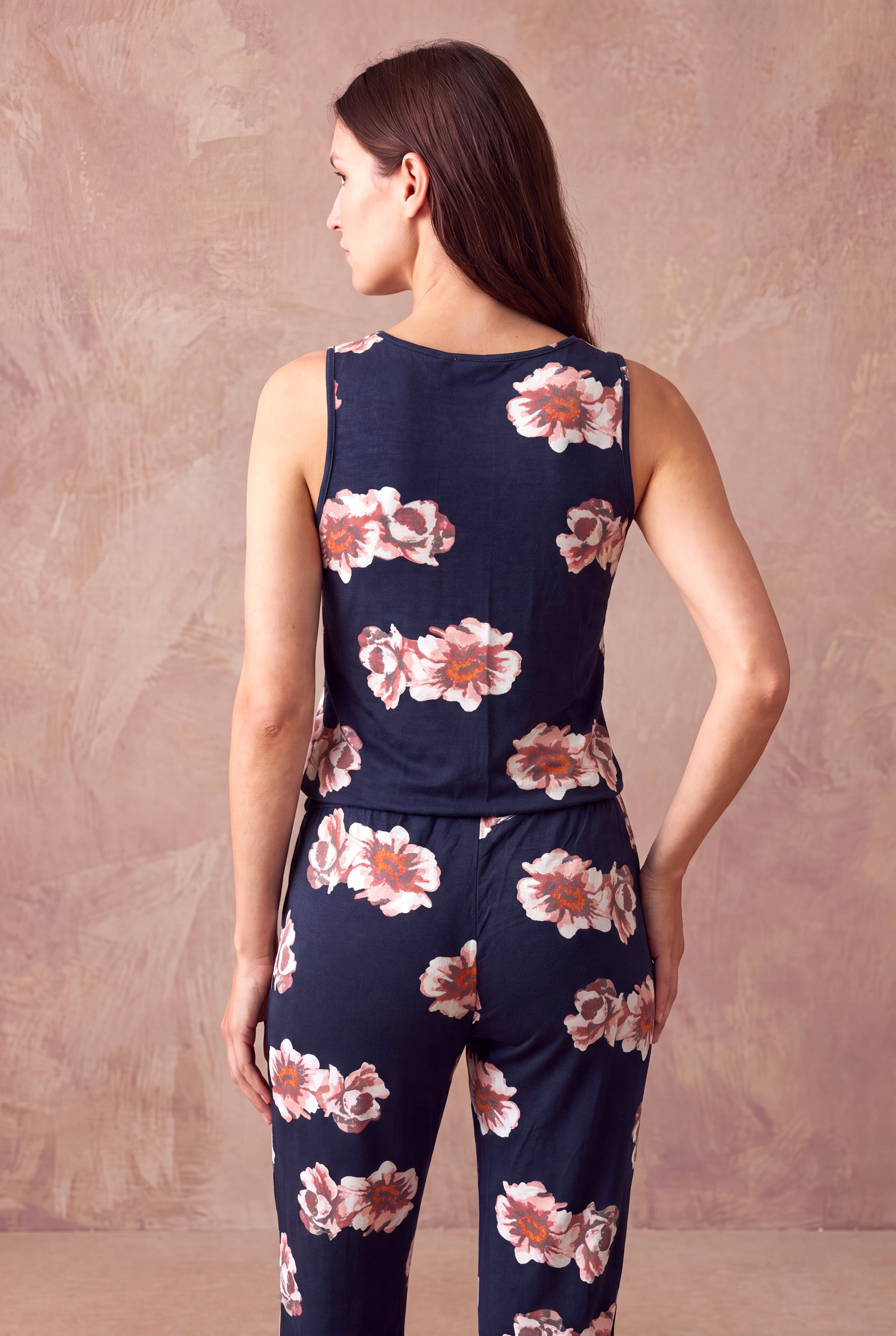 Hamile Koyu Lacivert Viskon Bisiklet Yaka Kolsuz Çiçek Baskılı Jumpsuit LACEY