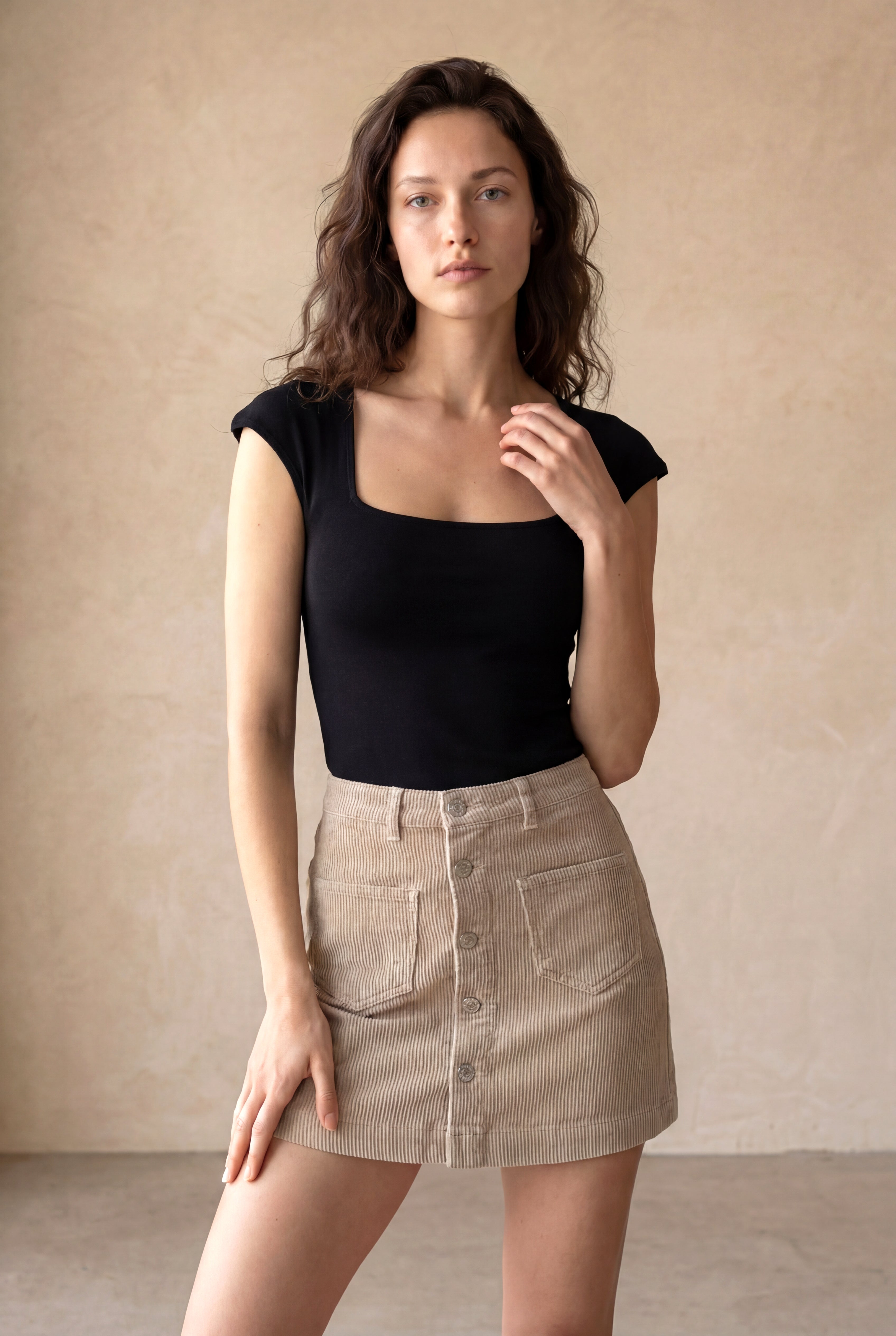 Kadın Slim Fit Kare Yaka %100 Pamuk Kısa Kol Siyah Crop T-Shirt DAFNE