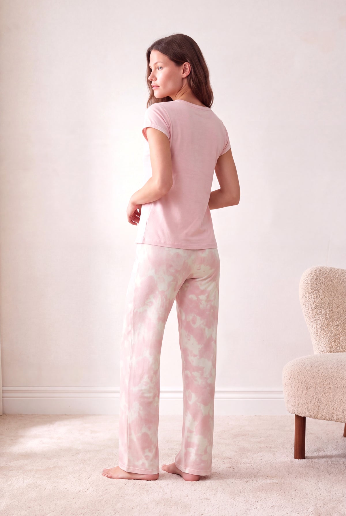 Kadın Pamuklu Pembe Batik Desenli Kısa Kollu Bisiklet Yaka Desenli Biye Detaylı Uzun Altlı Pijama Takım PJLOU