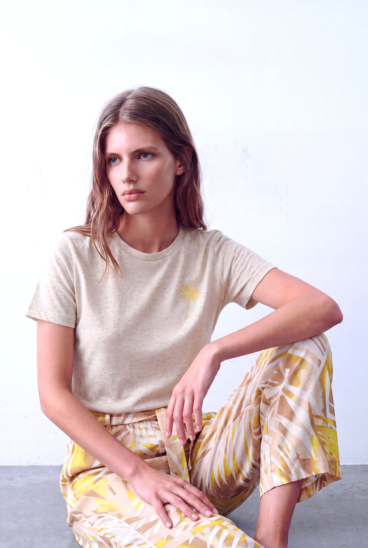 Bej Melanj Kadın Bej Melanj Keten Karışımlı Yumuşak Dokulu Geniş Bisiklet Yaka Kısa Kollu Nakış Detaylı T-Shirt INES - Top - Westmark London EU(TR) Store Organik Pamuklu Sürdürülebilir Moda