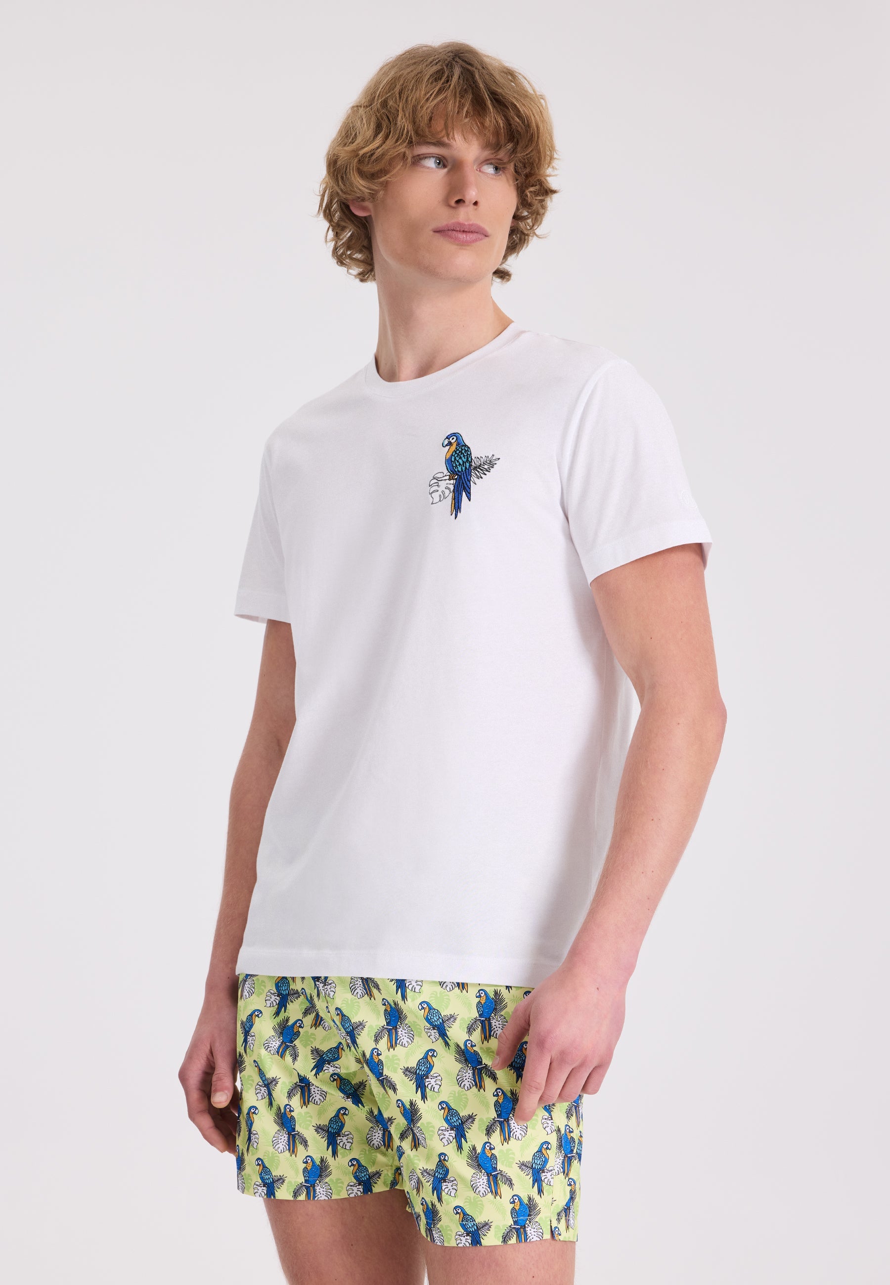 Beyaz Baskılı Bisiklet Yaka Pamuklu Regular Fit Erkek T-Shirt WMEMBROIDERY PARROT - T-Shirt - Westmark London EU(TR) Store Organik Pamuklu Sürdürülebilir Moda