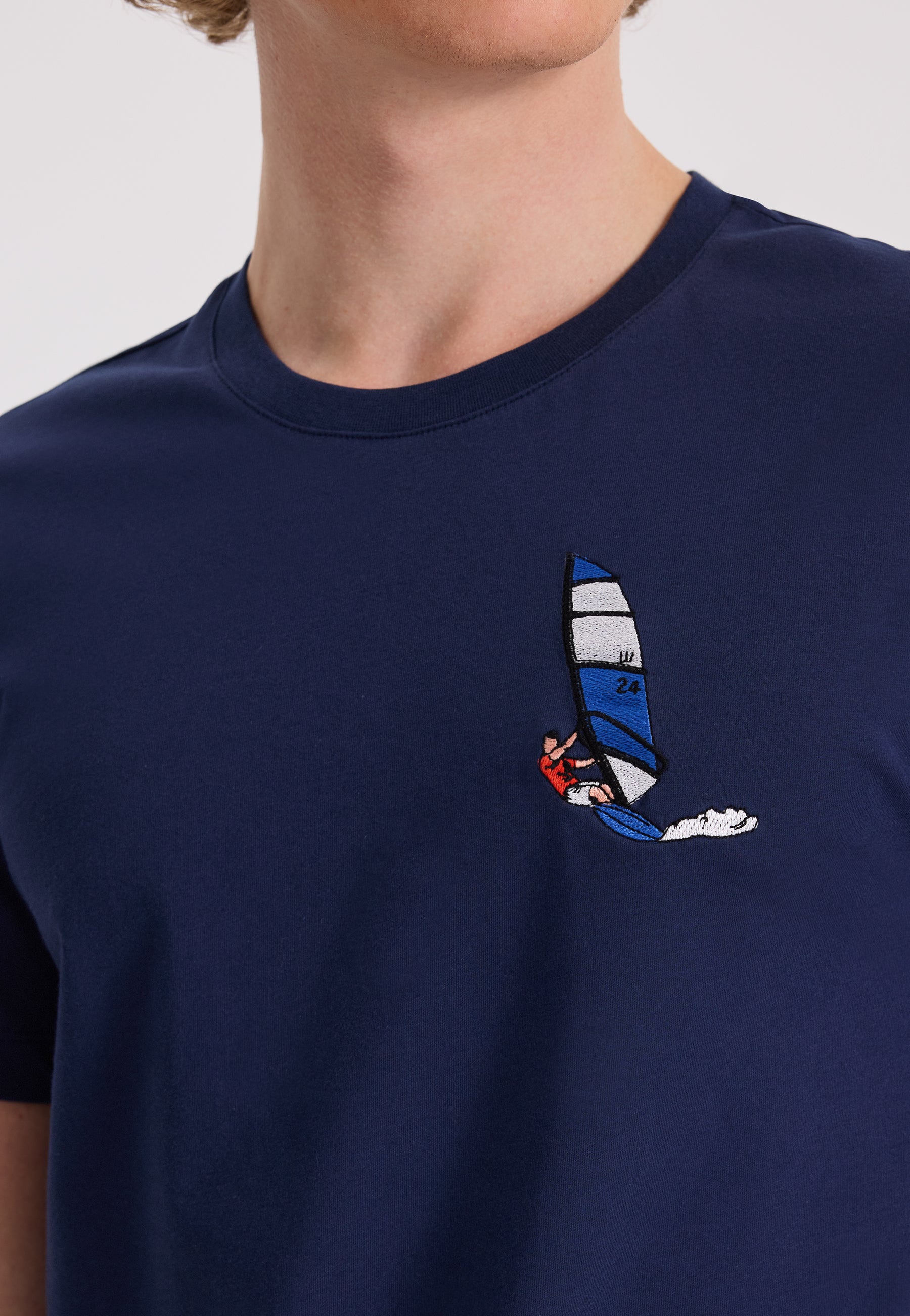 Lacivert Baskılı Bisiklet Yaka Pamuklu Regular Fit Erkek T-Shirt WMEMBROIDERY SURFER - T-Shirt - Westmark London EU(TR) Store Organik Pamuklu Sürdürülebilir Moda