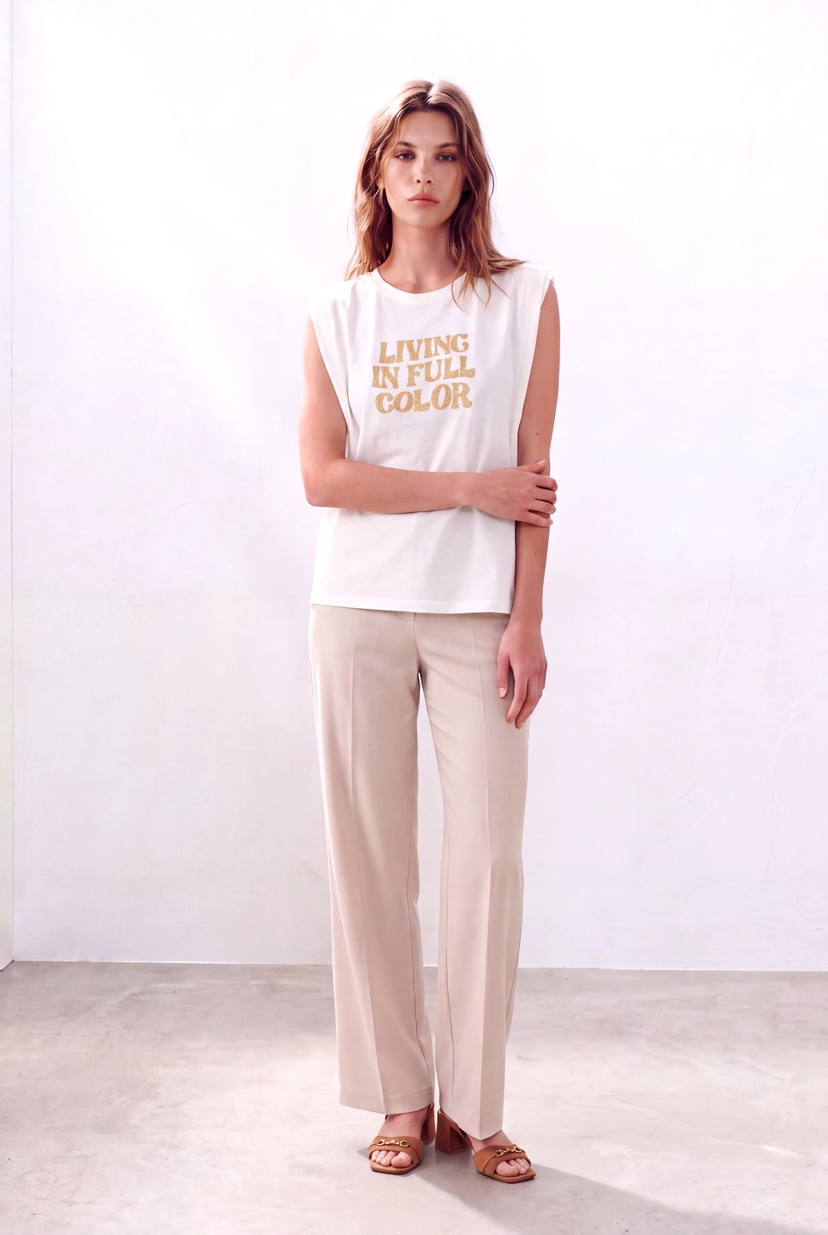 Ekru Kadın Ekru Pamuklu Bisiklet Yaka Kolsuz Vatkalı Gold Baskılı T-Shirt PENNY - Top - Westmark London EU(TR) Store Organik Pamuklu Sürdürülebilir Moda