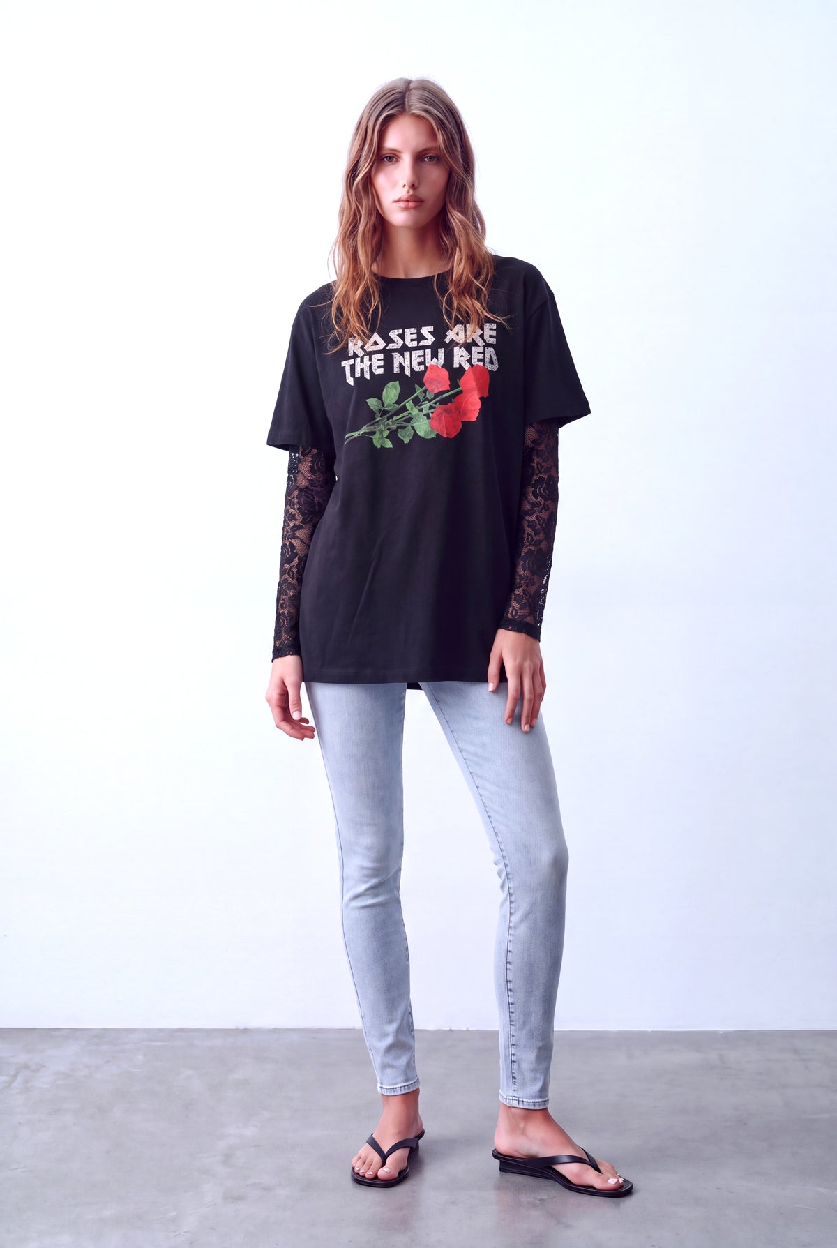 Siyah Kadın Siyah Pamuklu Bisiklet Yaka Dantel Kollu Gül Baskılı T-Shirt VANESSA - Top - Westmark London EU(TR) Store Organik Pamuklu Sürdürülebilir Moda