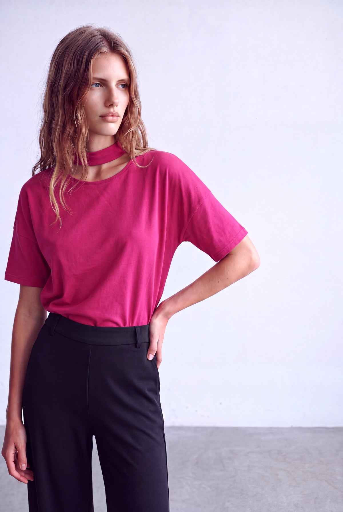 Fuşya Kadın Fuşya Pamuklu Choker Yaka Kısa Kollu T-Shirt JANET - Top - Westmark London EU(TR) Store Organik Pamuklu Sürdürülebilir Moda