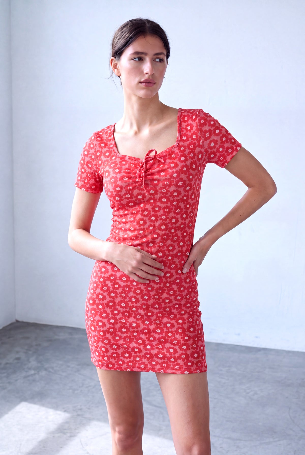 Kırmızı Çiçekli Kadın Kırmızı Çiçekli Krinkle Kumaş Kare Yaka Kısa Kollu göğüs büzgülü Elbise CARLY - Dress - Westmark London EU(TR) Store Organik Pamuklu Sürdürülebilir Moda