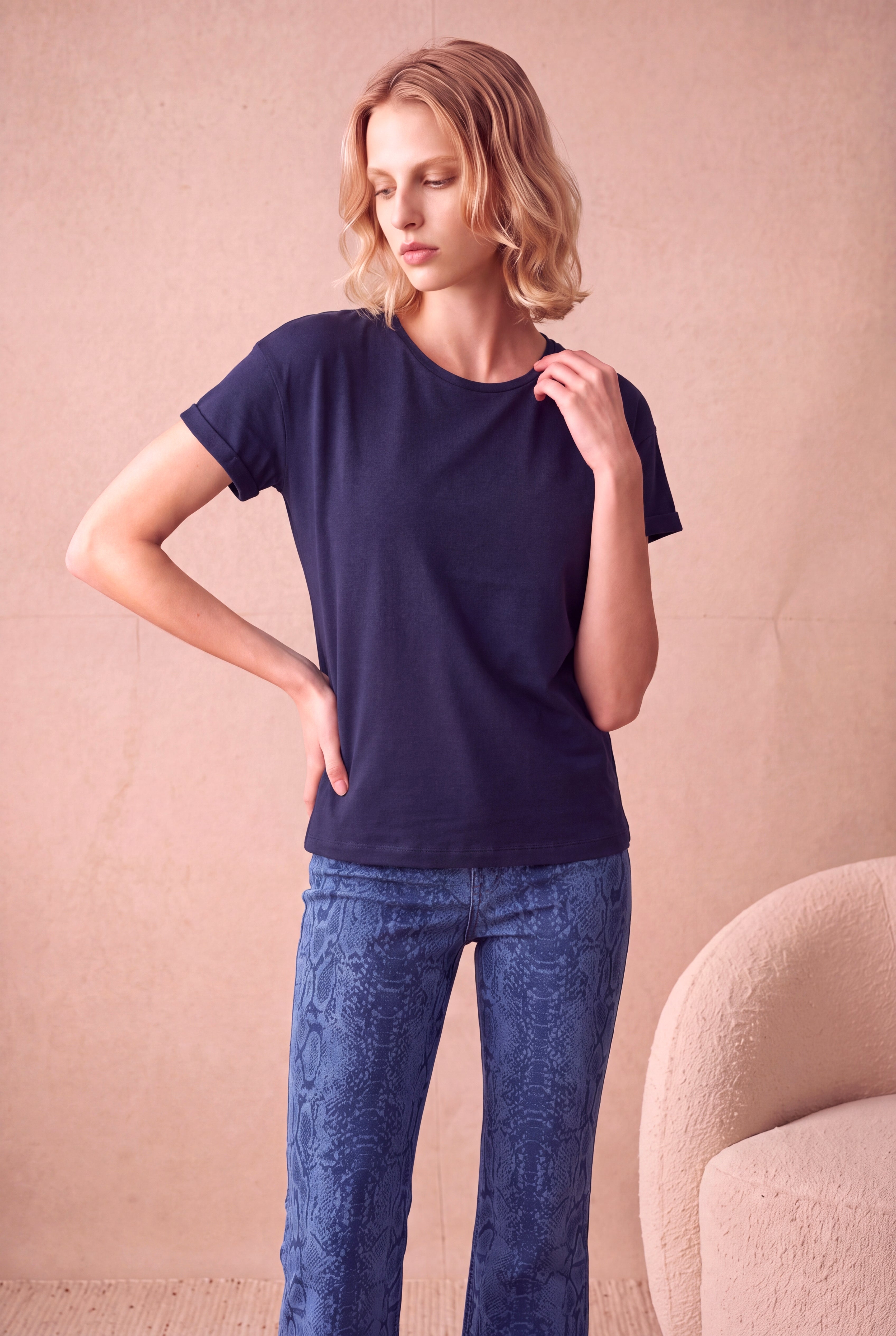 Kadın Modal / Pamuk Gece Mavisi Katlamalı Kısa Kol Detaylı Düşük Omuz Bisiklet Yaka T-Shirt PALMA