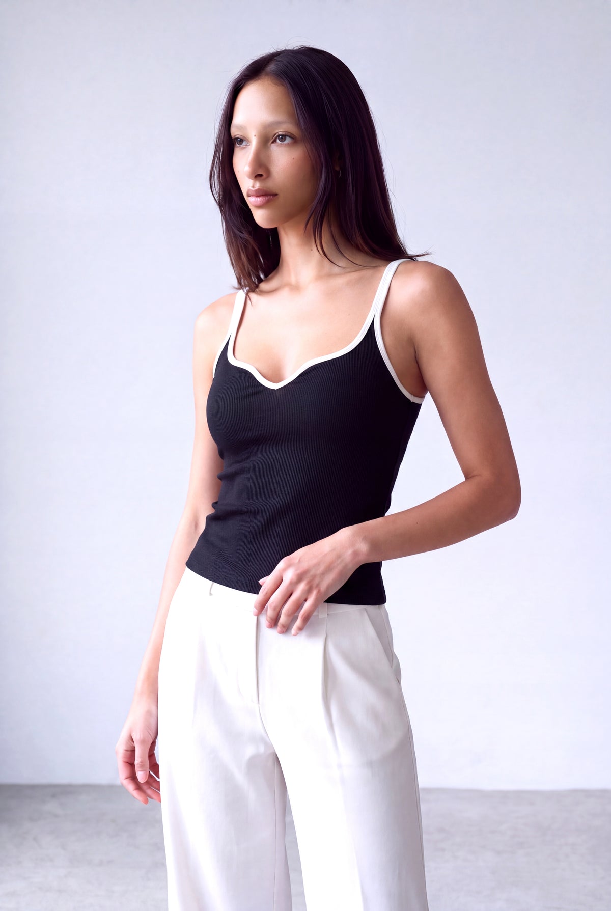 Siyah Kadın Siyah Pamuklu Kaşkorse Askılı Kalp Yaka Kolsuz Kontrast Biyeli Atlet RIONA - Top - Westmark London EU(TR) Store Organik Pamuklu Sürdürülebilir Moda