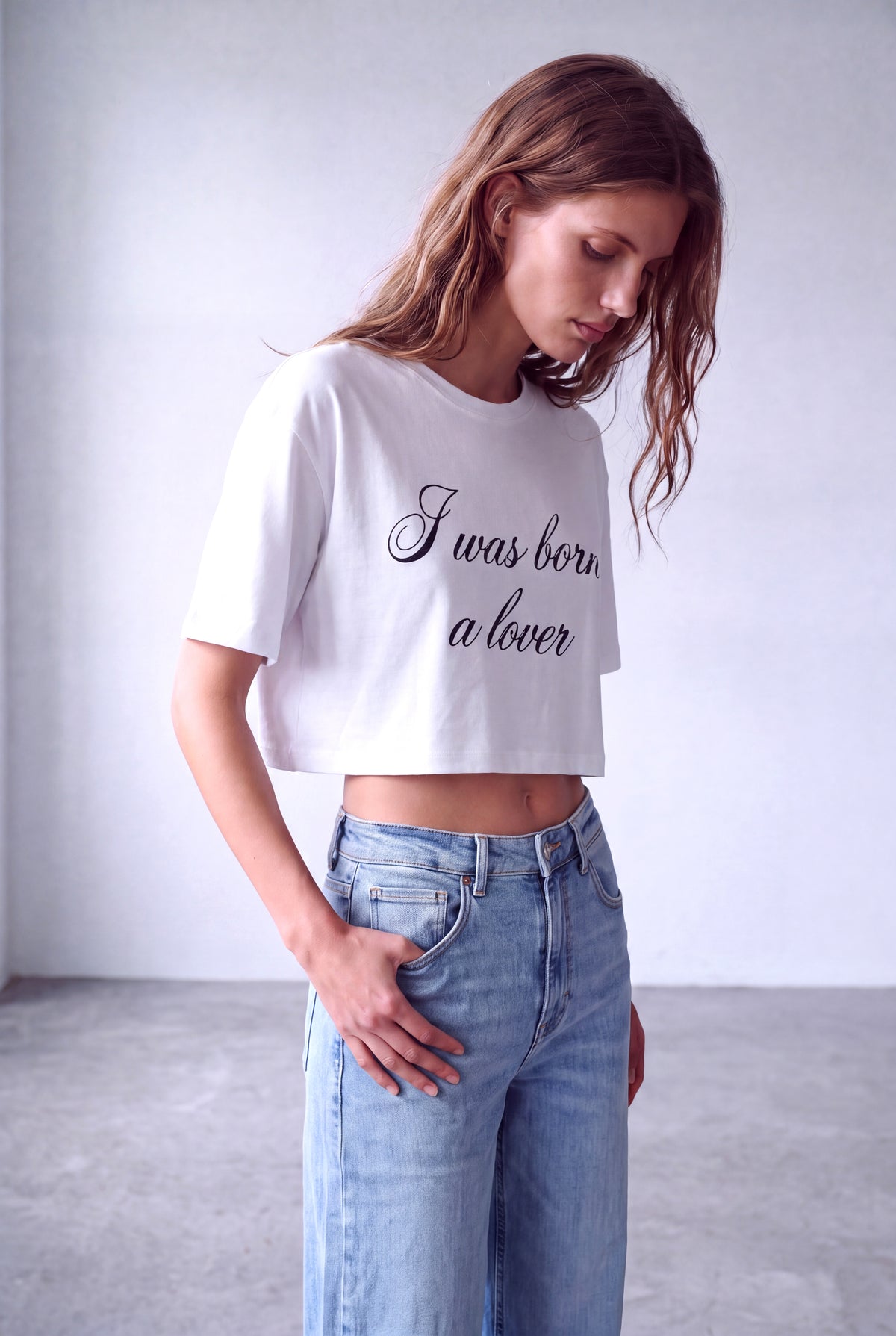 Beyaz Kadın Beyaz %100 Pamuk İnterlok Bisiklet Yaka 2/4 Kol Düşük Omuzlu Baskılı Crop T-Shirt IONA - Top - Westmark London EU(TR) Store Organik Pamuklu Sürdürülebilir Moda