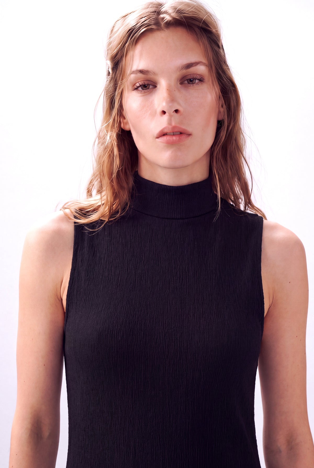 Siyah Kadın Siyah Dokulu Kumaş Yarım Balıkçı Yaka Kolsuz Fitil Görünümlü Kumaş Elbise JANE - Dress - Westmark London EU(TR) Store Organik Pamuklu Sürdürülebilir Moda