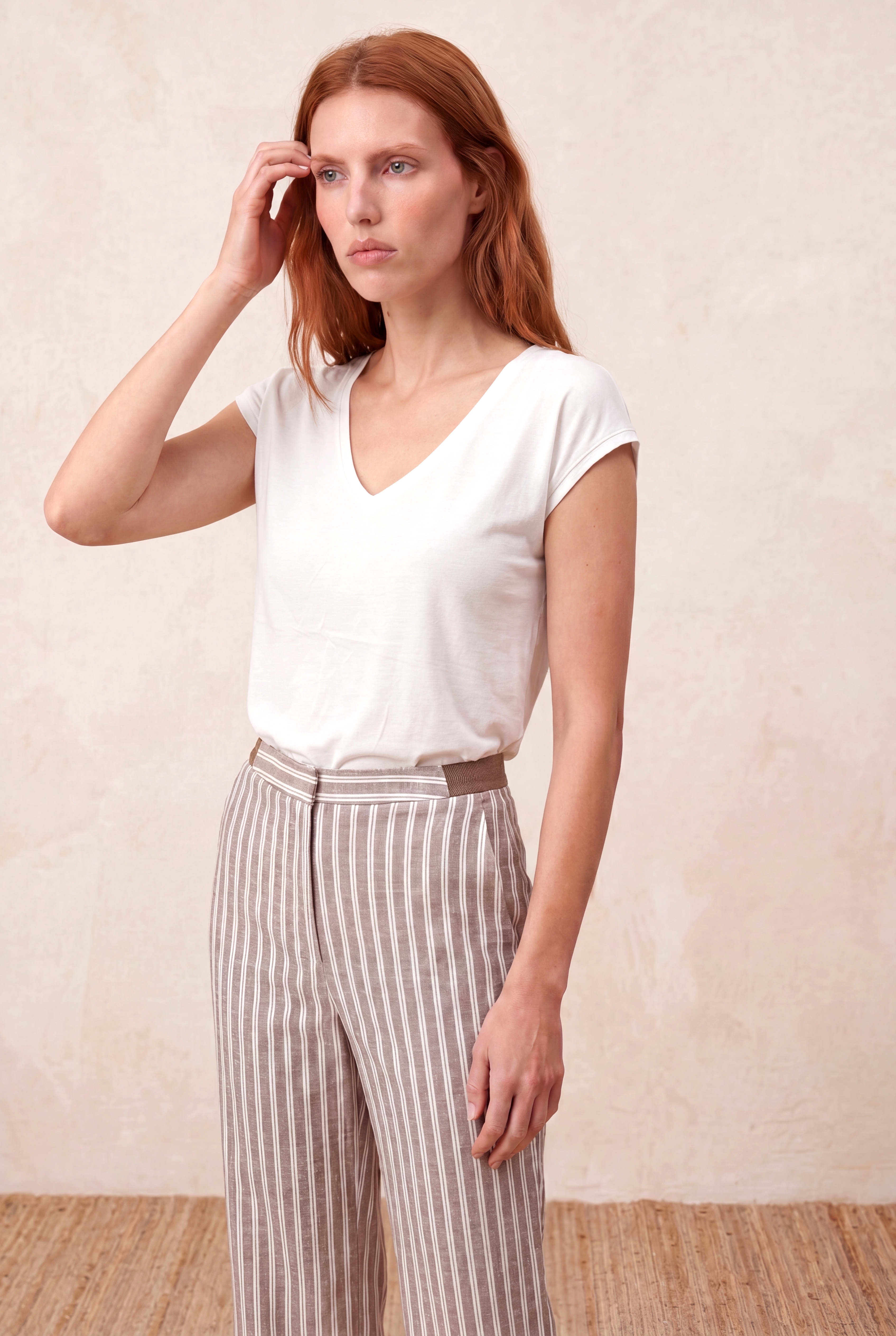 Kadın Beyaz Modal V Yaka Kısa Kollu Basic T-Shirt KYARA