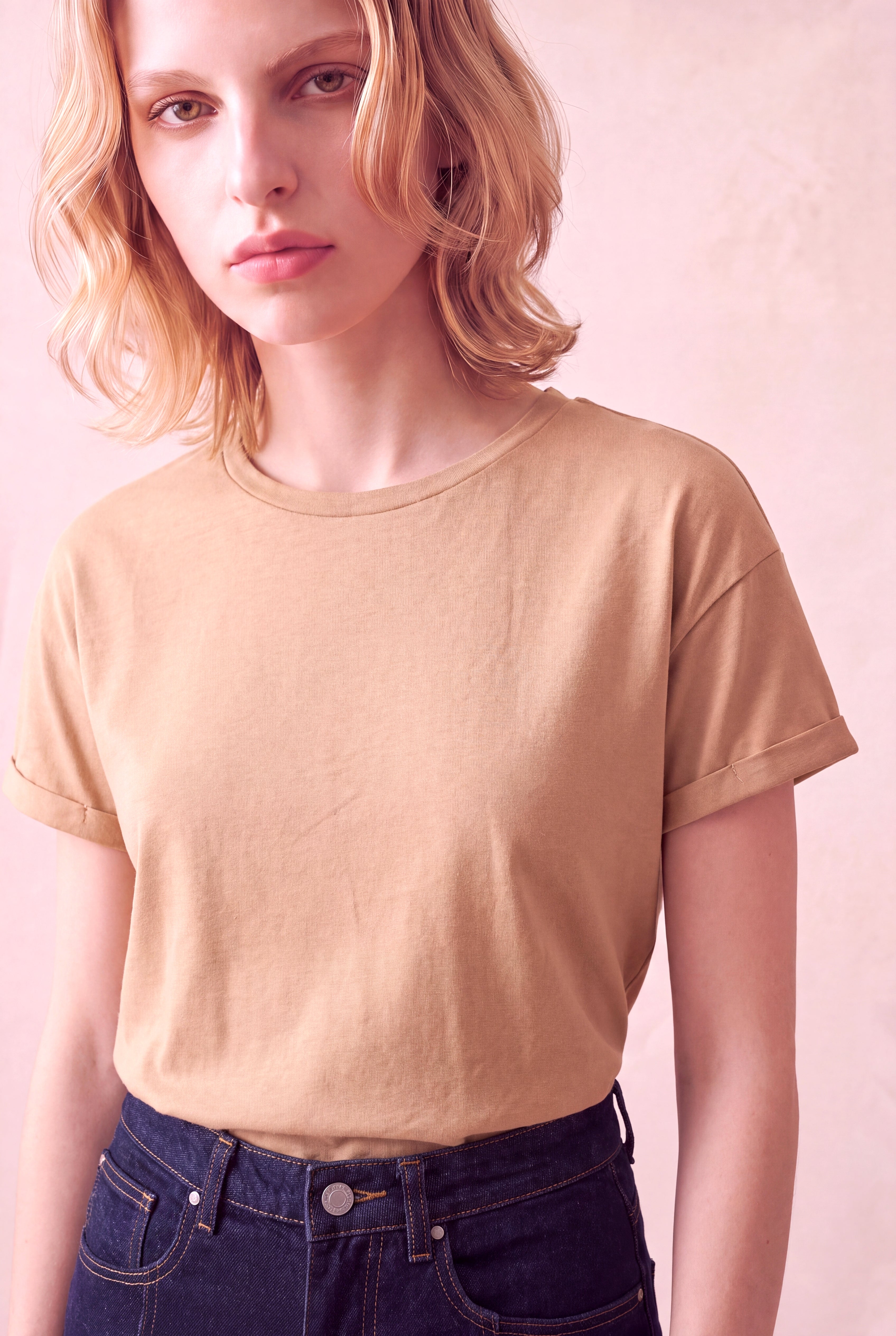 Kadın Modal / Pamuk Kum Beji Katlamalı Kısa Kol Detaylı Düşük Omuz Bisiklet Yaka T-Shirt PALMA