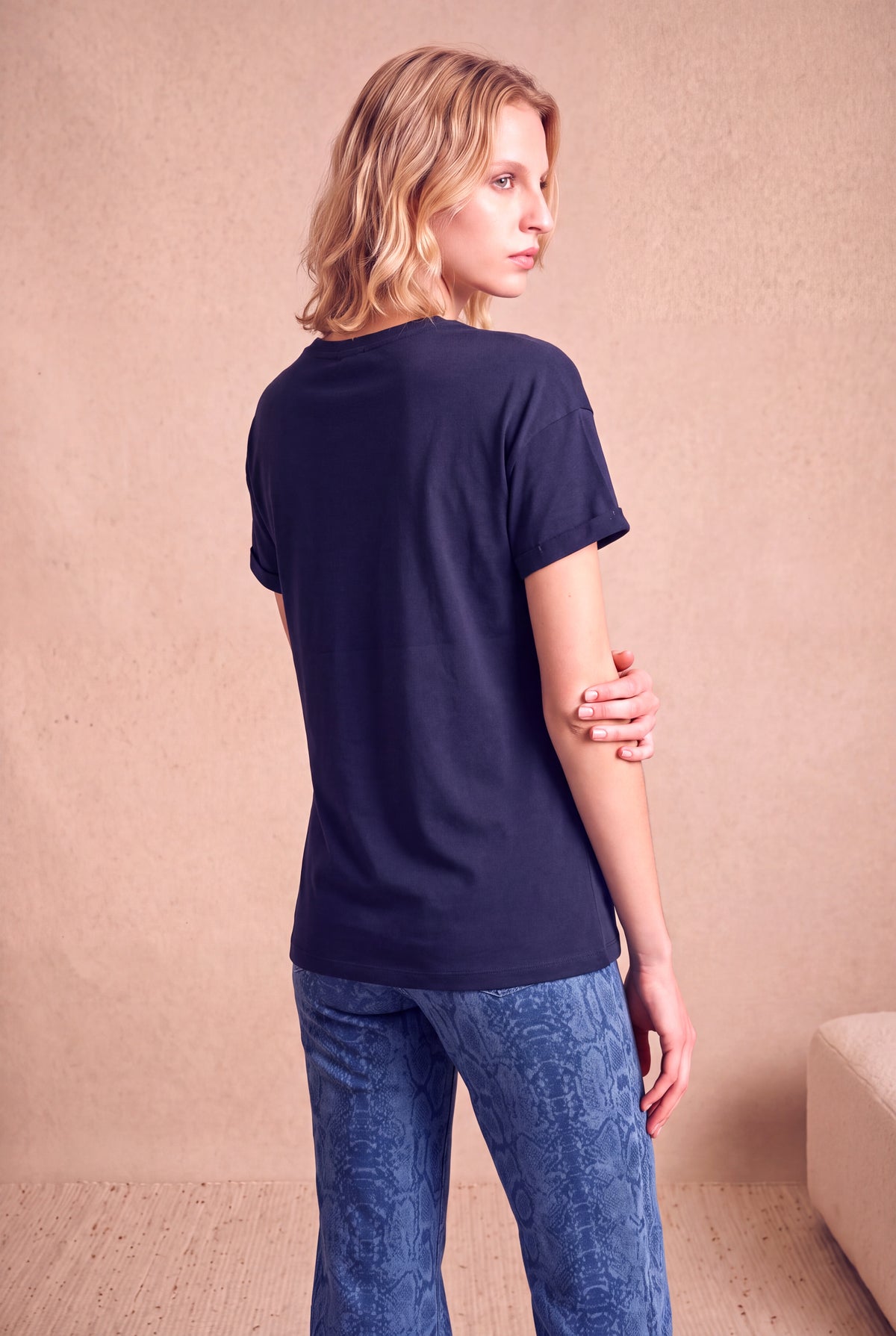 Kadın Modal / Pamuk Gece Mavisi Katlamalı Kısa Kol Detaylı Düşük Omuz Bisiklet Yaka T-Shirt PALMA