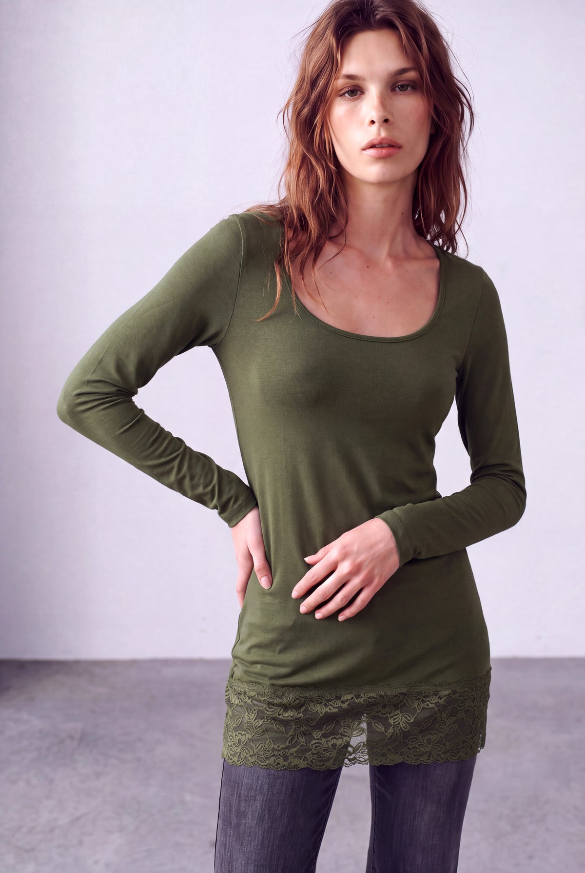Koyu Yeşil Kadın Koyu Yeşil Pamuklu Kare Yaka Uzun Kollu Eteği Dantel Detaylı Uzun Bluz MILA - Top - Westmark London EU(TR) Store Organik Pamuklu Sürdürülebilir Moda