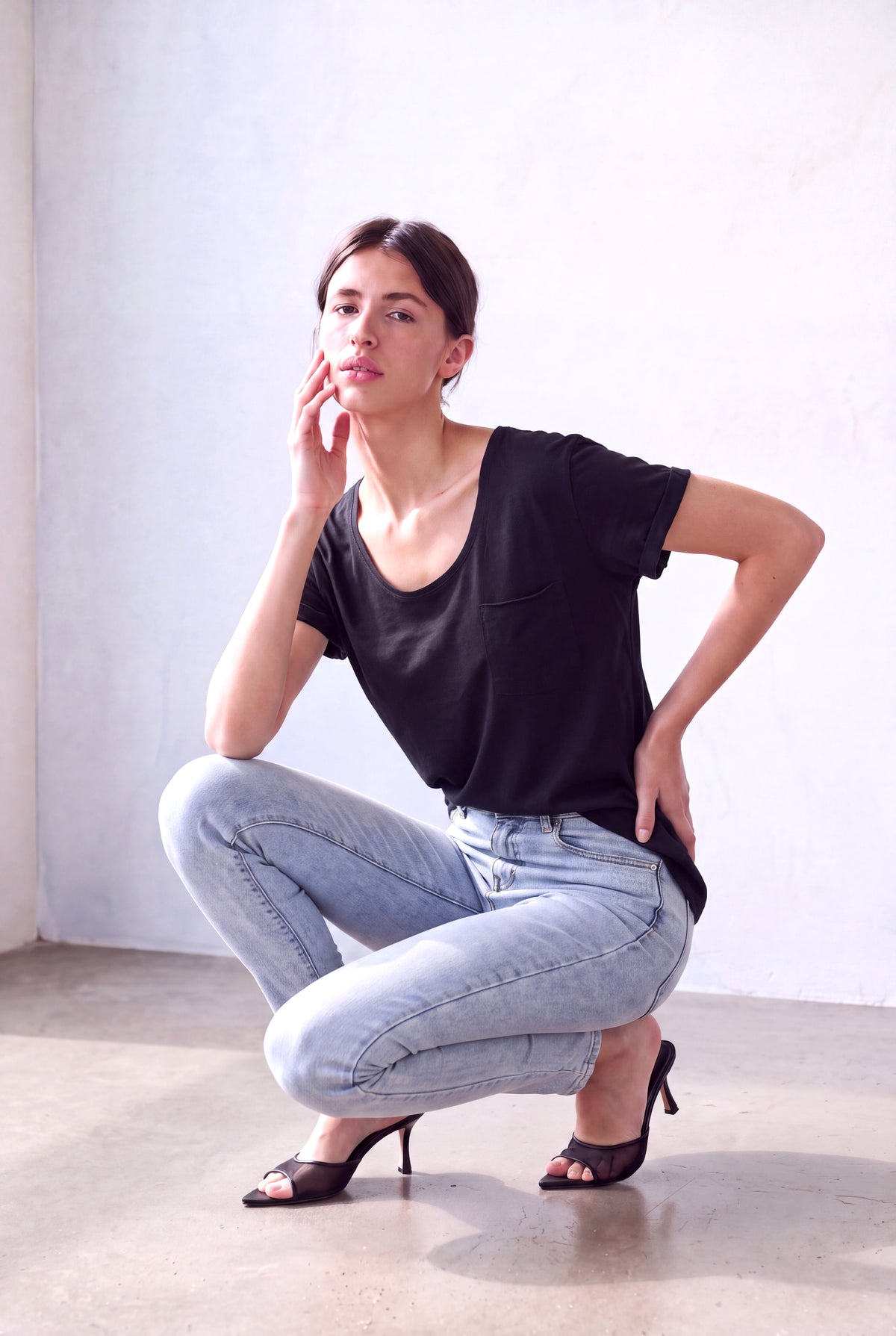 Siyah Yıkamalı Kadın Siyah Yıkamalı Pamuklu Bisiklet Yaka Kısa Kollu Cep Detaylı T-Shirt DAVINA - Top - Westmark London EU(TR) Store Organik Pamuklu Sürdürülebilir Moda