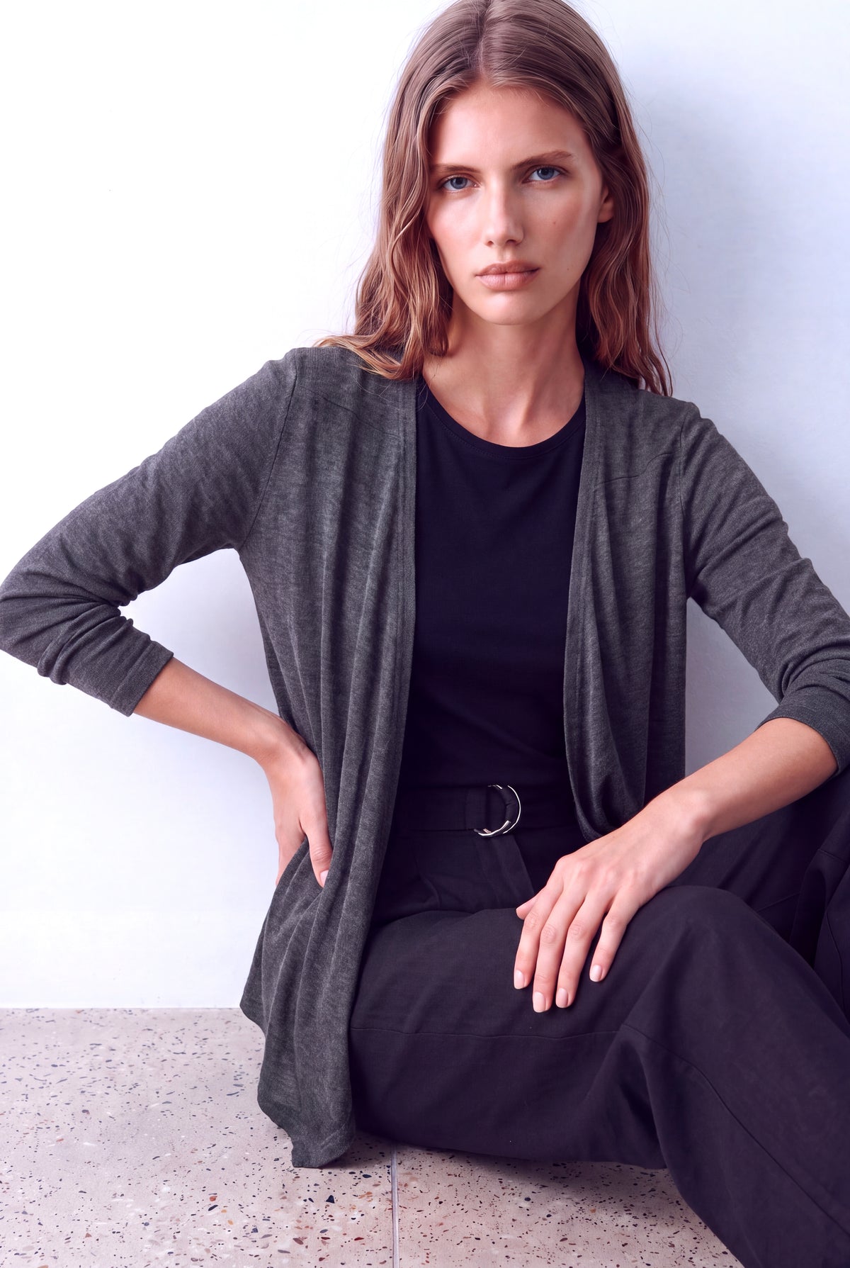 Koyu Gri Melanj Kadın Koyu Gri Melanj %100 Viskon V Yaka Uzun Kollu Omuz Dikiş Detaylı Uzun Hırka MOLLY - Cardigan - Westmark London EU(TR) Store Organik Pamuklu Sürdürülebilir Moda