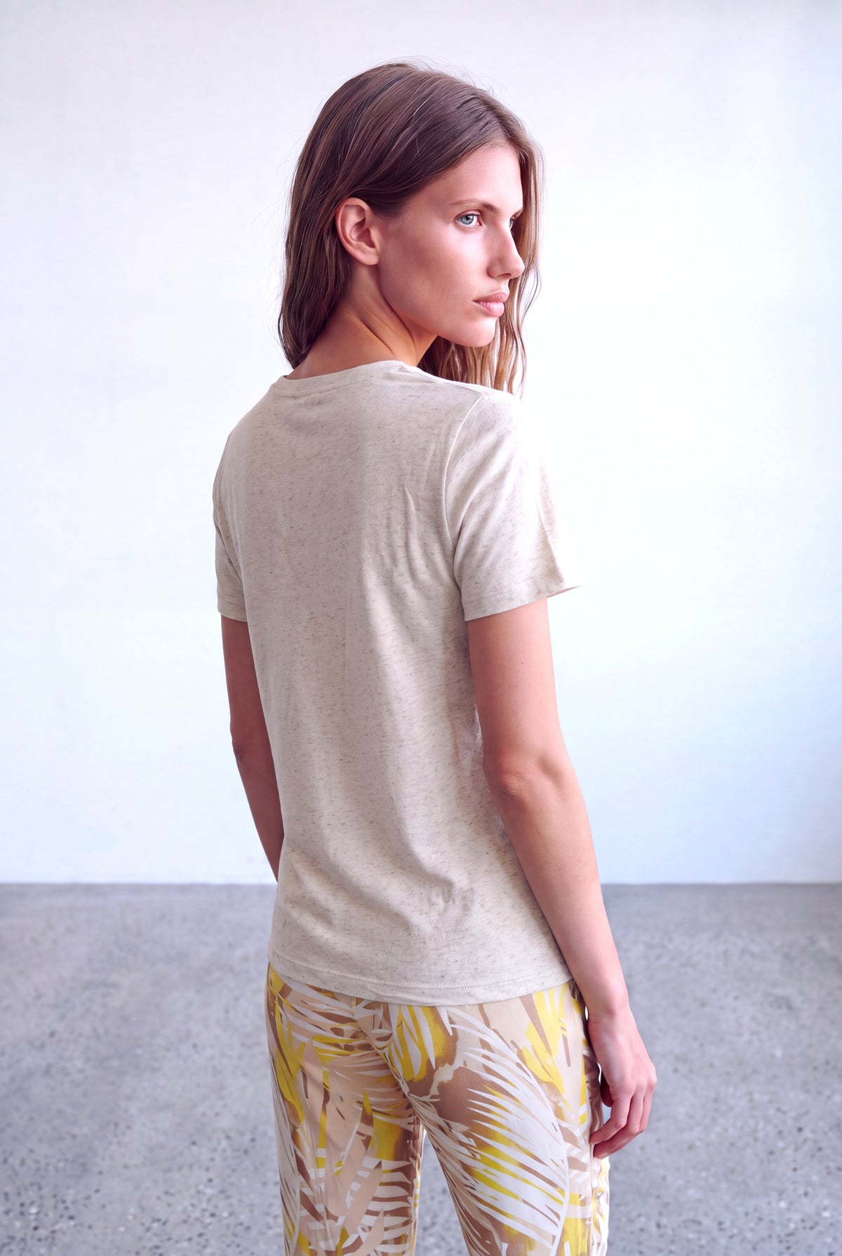 Bej Melanj Kadın Bej Melanj Keten Karışımlı Yumuşak Dokulu Geniş Bisiklet Yaka Kısa Kollu Nakış Detaylı T-Shirt INES - Top - Westmark London EU(TR) Store Organik Pamuklu Sürdürülebilir Moda