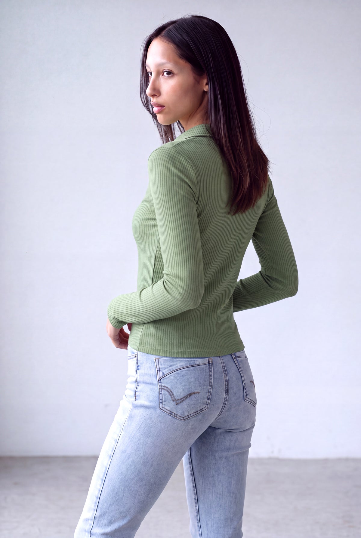 Yeşil Kadın Yeşil Viskon Karışımlı Ribana Derin Polo Yaka Uzun Kollu T-Shirt ELOISE - Top - Westmark London EU(TR) Store Organik Pamuklu Sürdürülebilir Moda